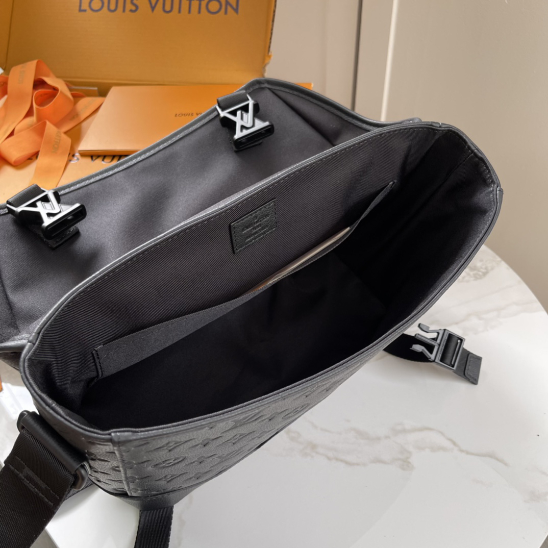 Louis Vuitton Voyager Small Messenger Bag - Image 9