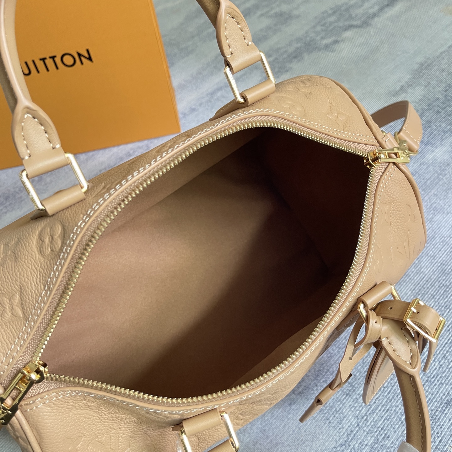 Louis Vuitton Speedy Soft 30 Handbag - Image 9