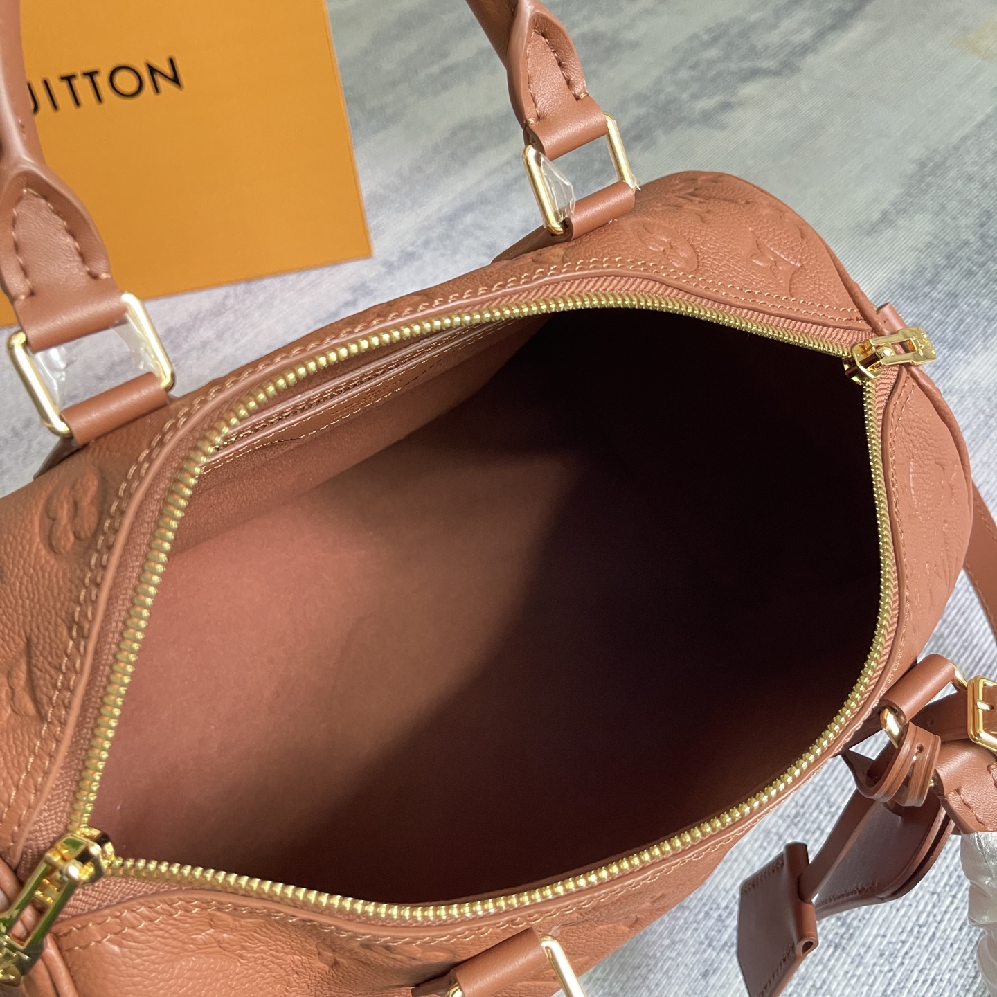 Louis Vuitton Speedy Soft 30 Handbag - Image 9