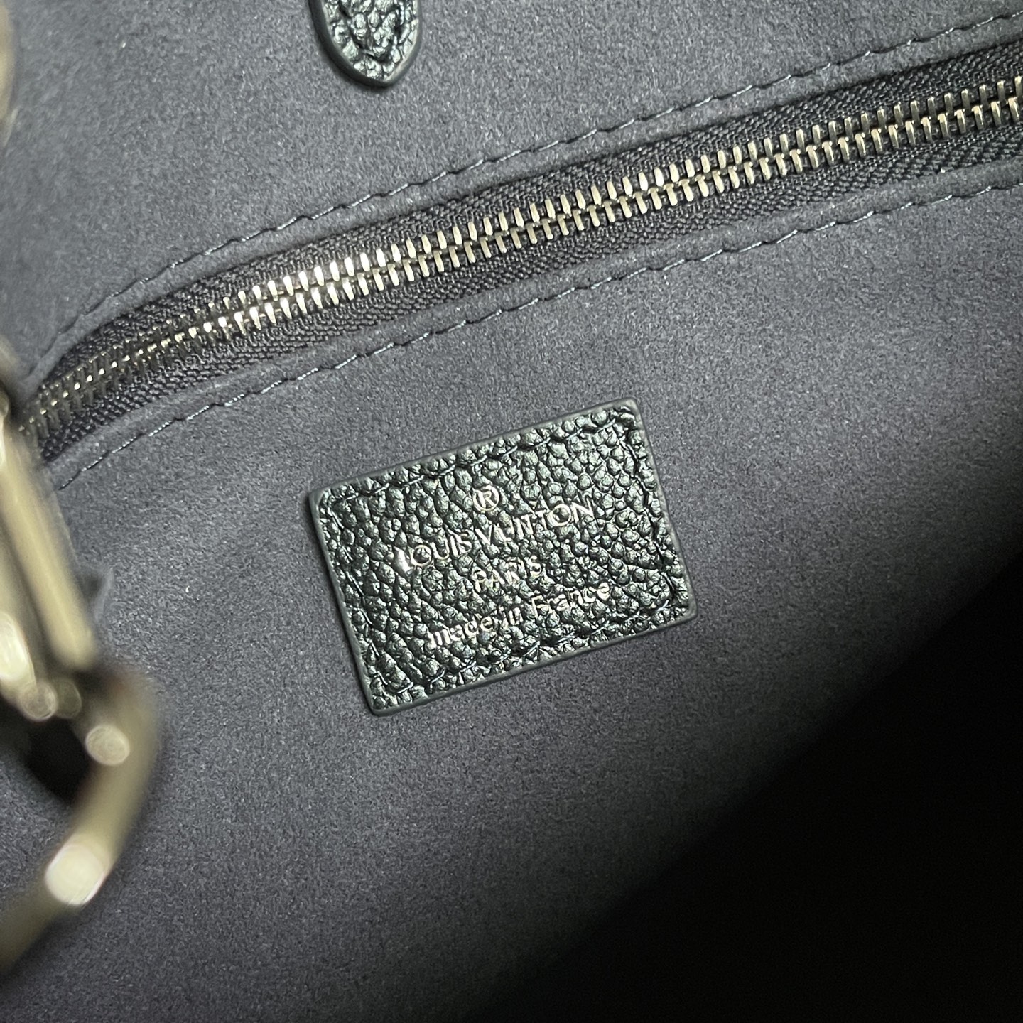 Louis Vuitton OnTheGo Tote Bag in Pearlescent Blue Embossed Leather - Image 9