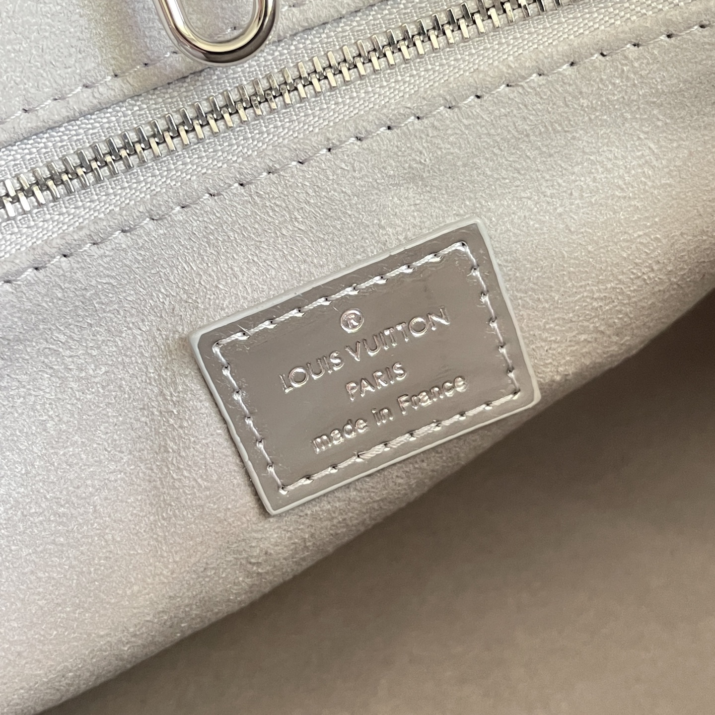 Louis Vuitton OnTheGo PM Monogram Miroir LV Ski Silver Tote Bag - Image 9