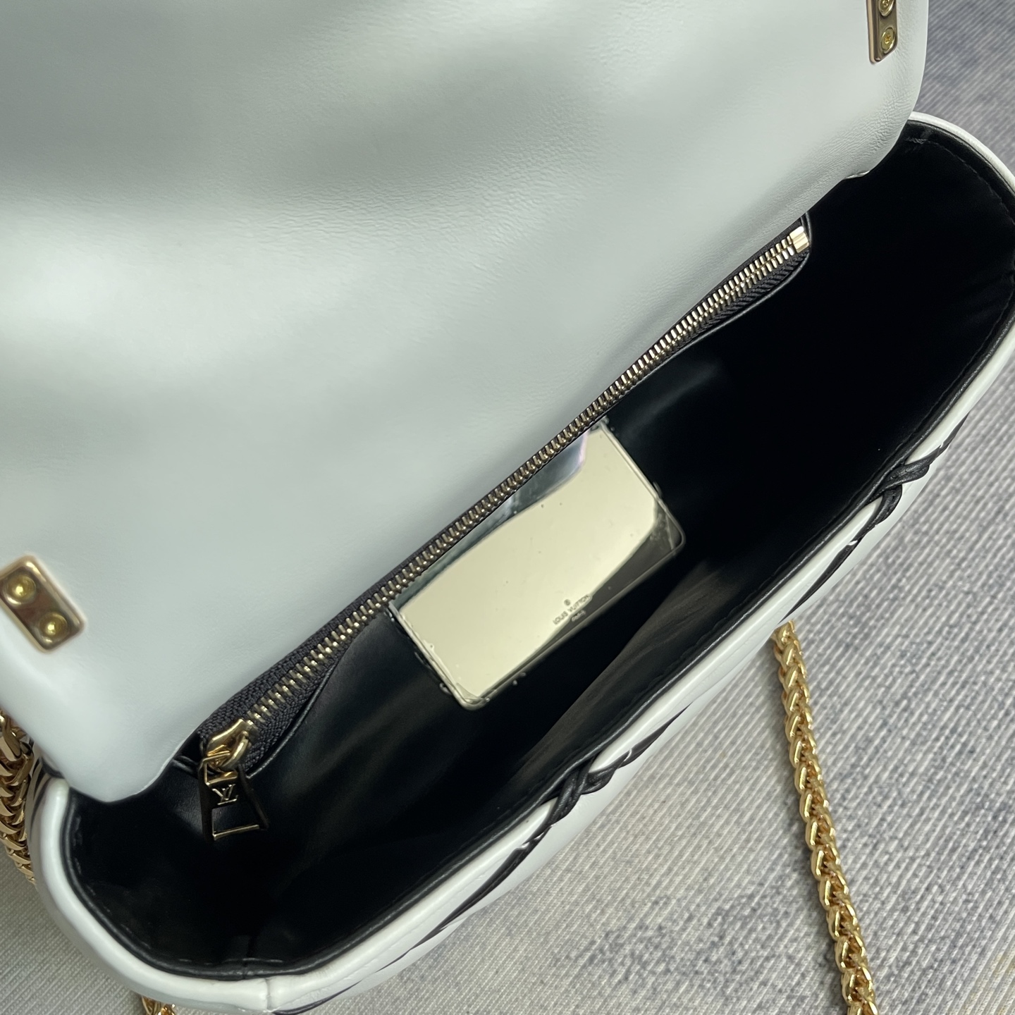 Louis Vuitton GO-14 Medium Handbag - Image 9