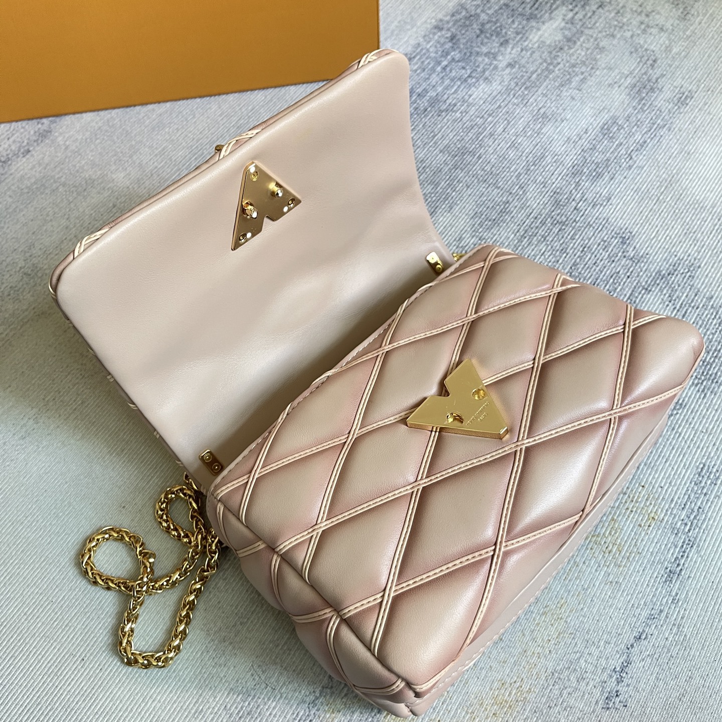 Louis Vuitton GO-14 Medium Handbag - Image 9