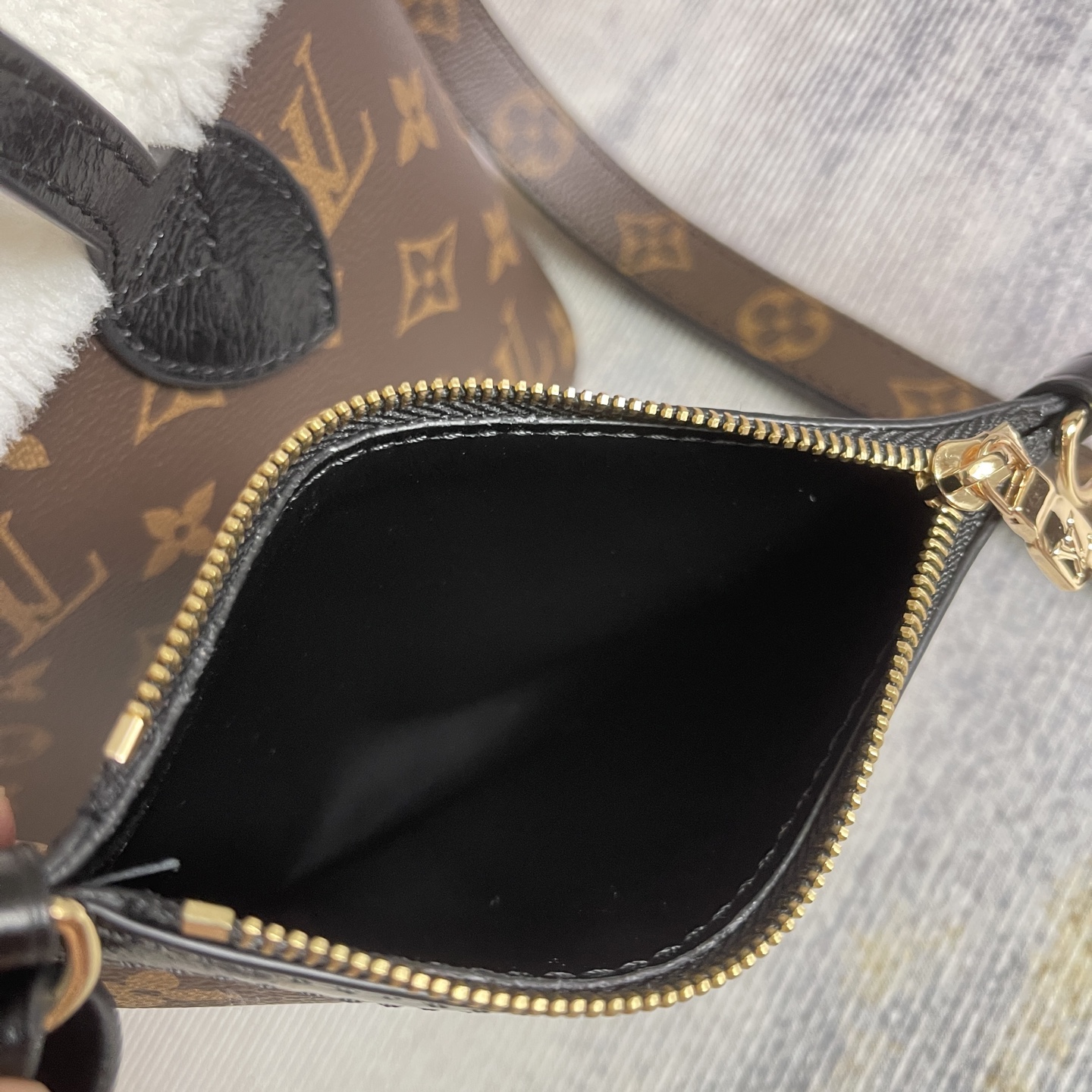Neverfull Bandouliere Inside Out BB Handbag in Monogram Canvas and Shearling - Image 9