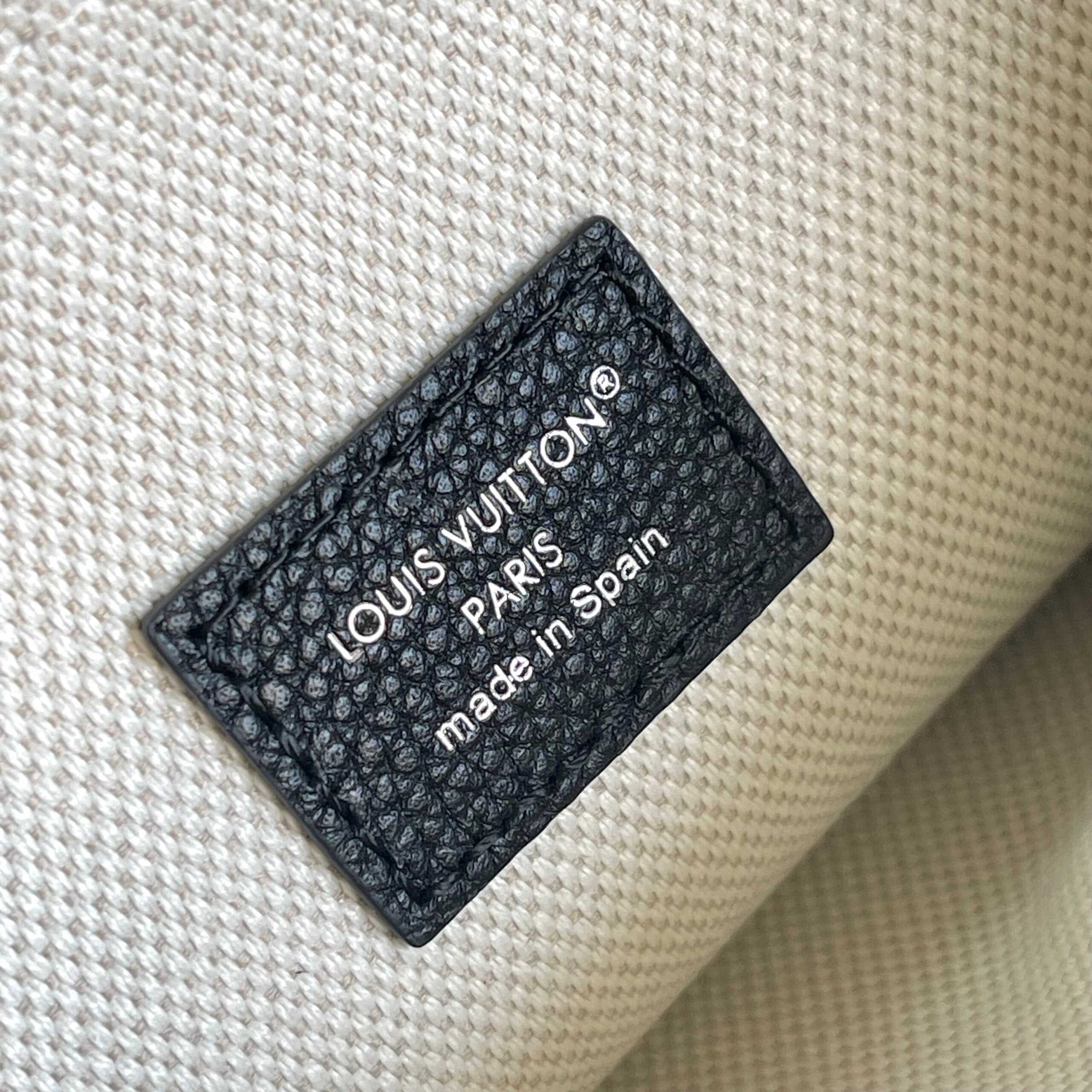 Louis Vuitton Verso Hobo Handbag - Image 9