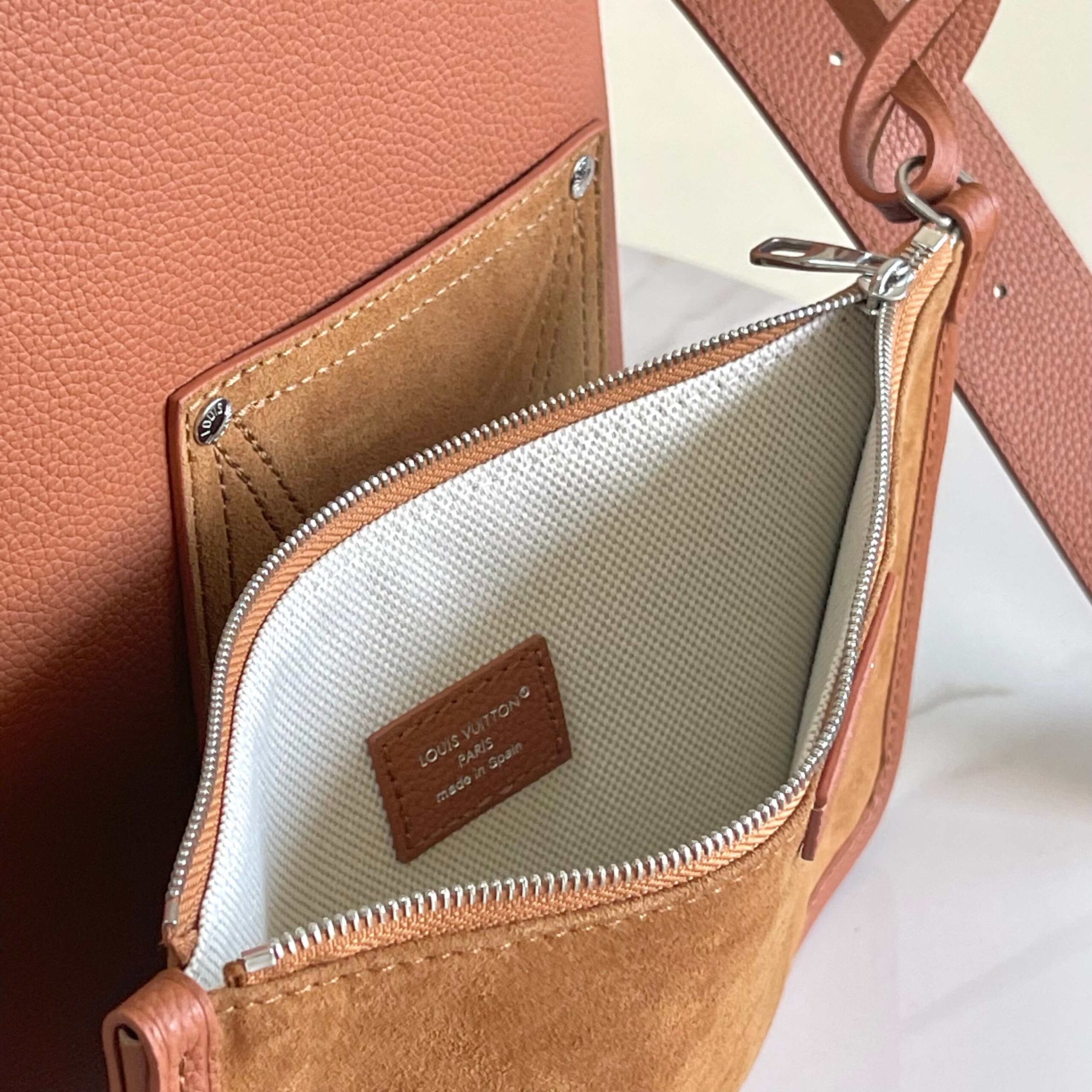 Louis Vuitton Verso Hobo Bag M26745 - Image 9
