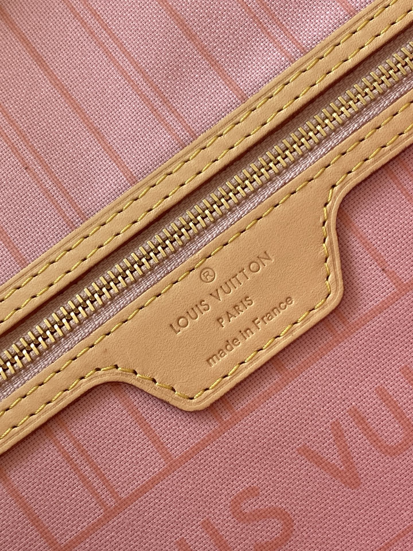 Louis Vuitton Neverfull Small Tote Bag in Damier Ebene Canvas - Image 9
