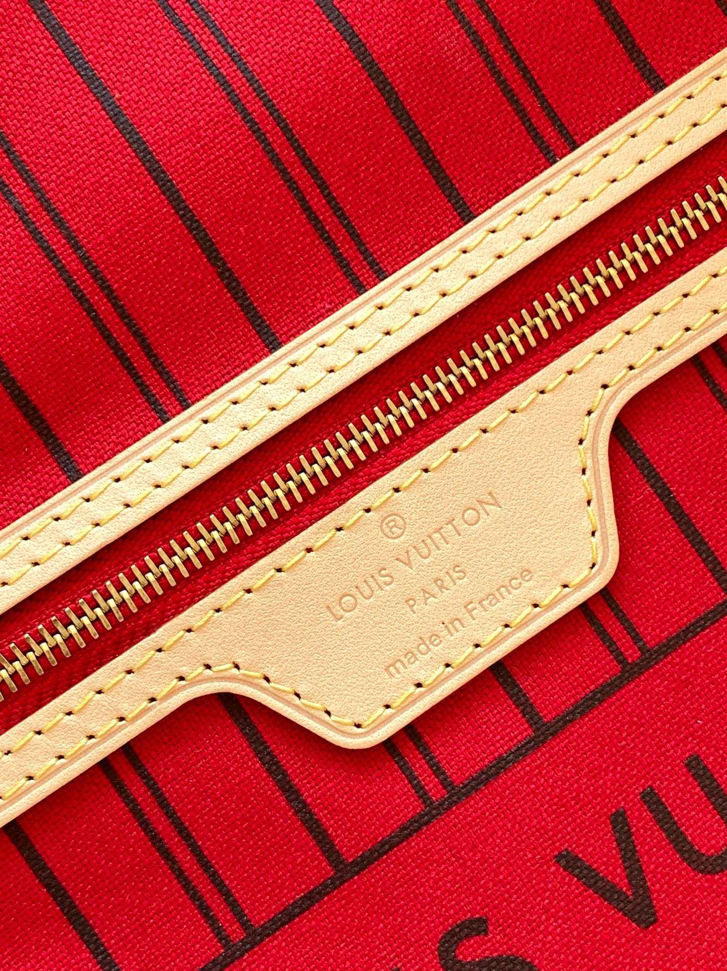 Neverfull Small Tote Bag in Damier Ebene Canvas - Image 9