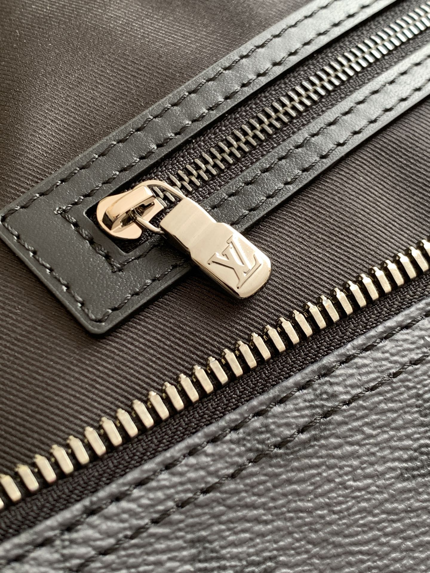Louis Vuitton Keepall Bandoulière 50 Travel Bag in Monogram Eclipse Reverse Canvas - Image 9
