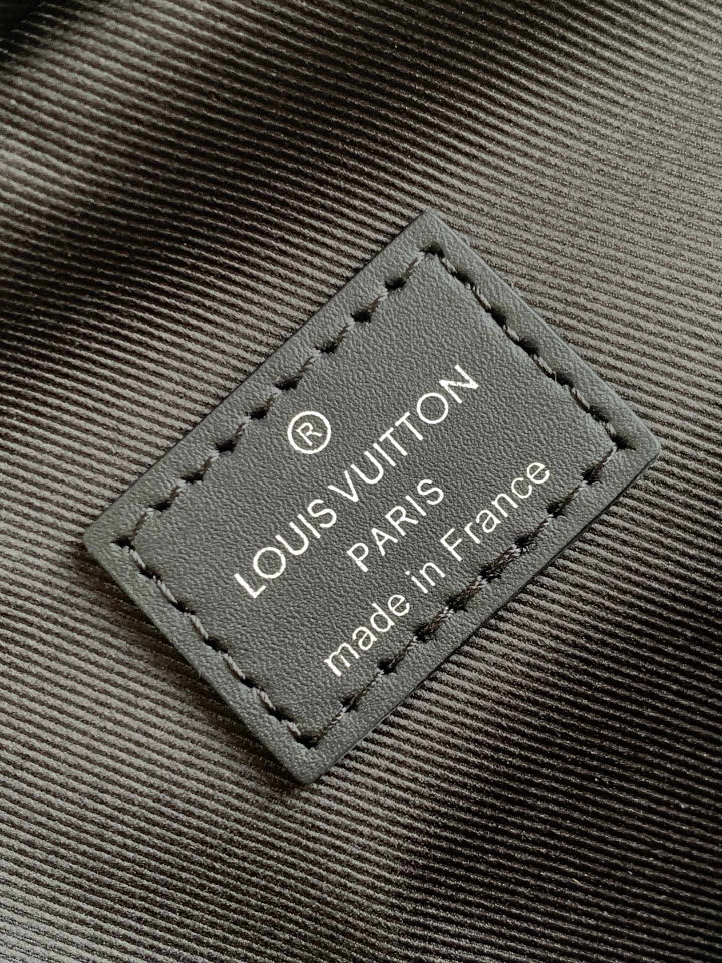 Louis Vuitton Avenue Shoulder Bag in Damier Graphite Canvas - Image 9