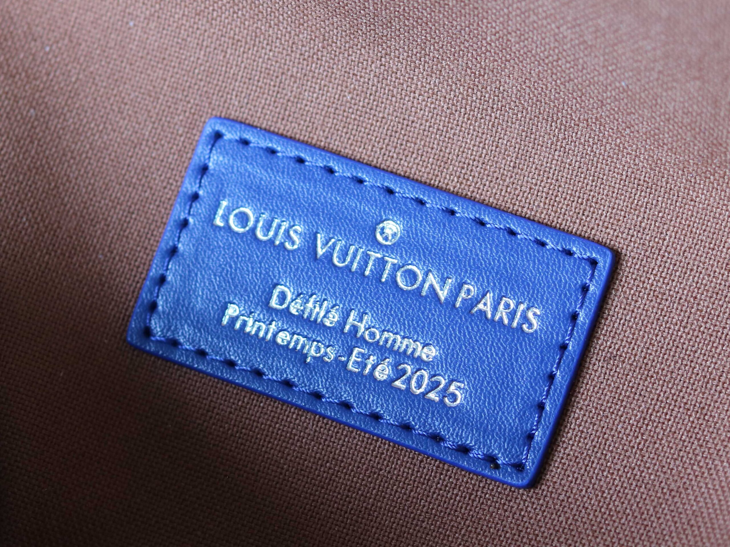 Louis Vuitton M12988 Medium Handbag - Image 9