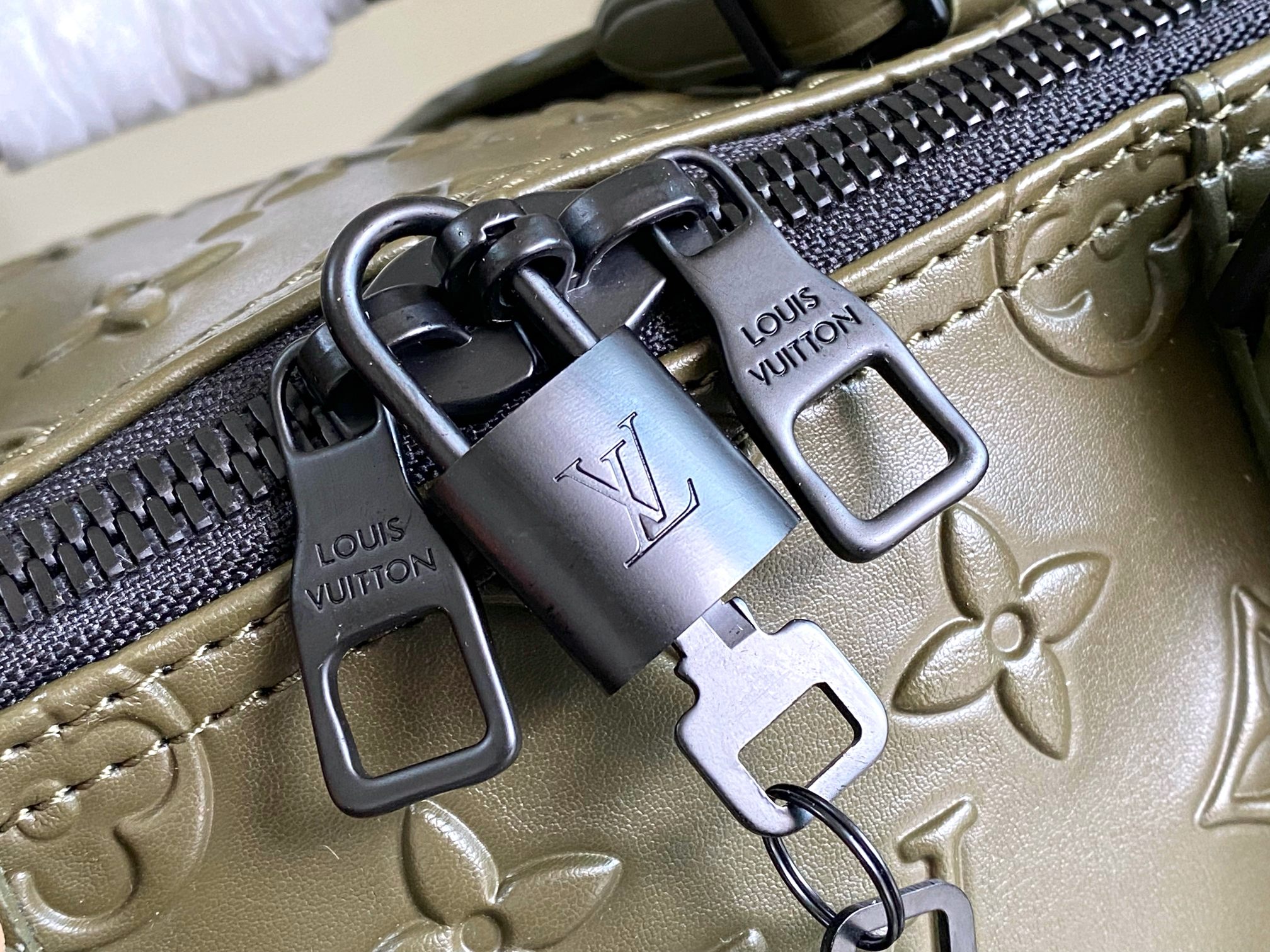 Louis Vuitton Keepall Bandoulière Travel Bag M57964 / M57963 - Image 9