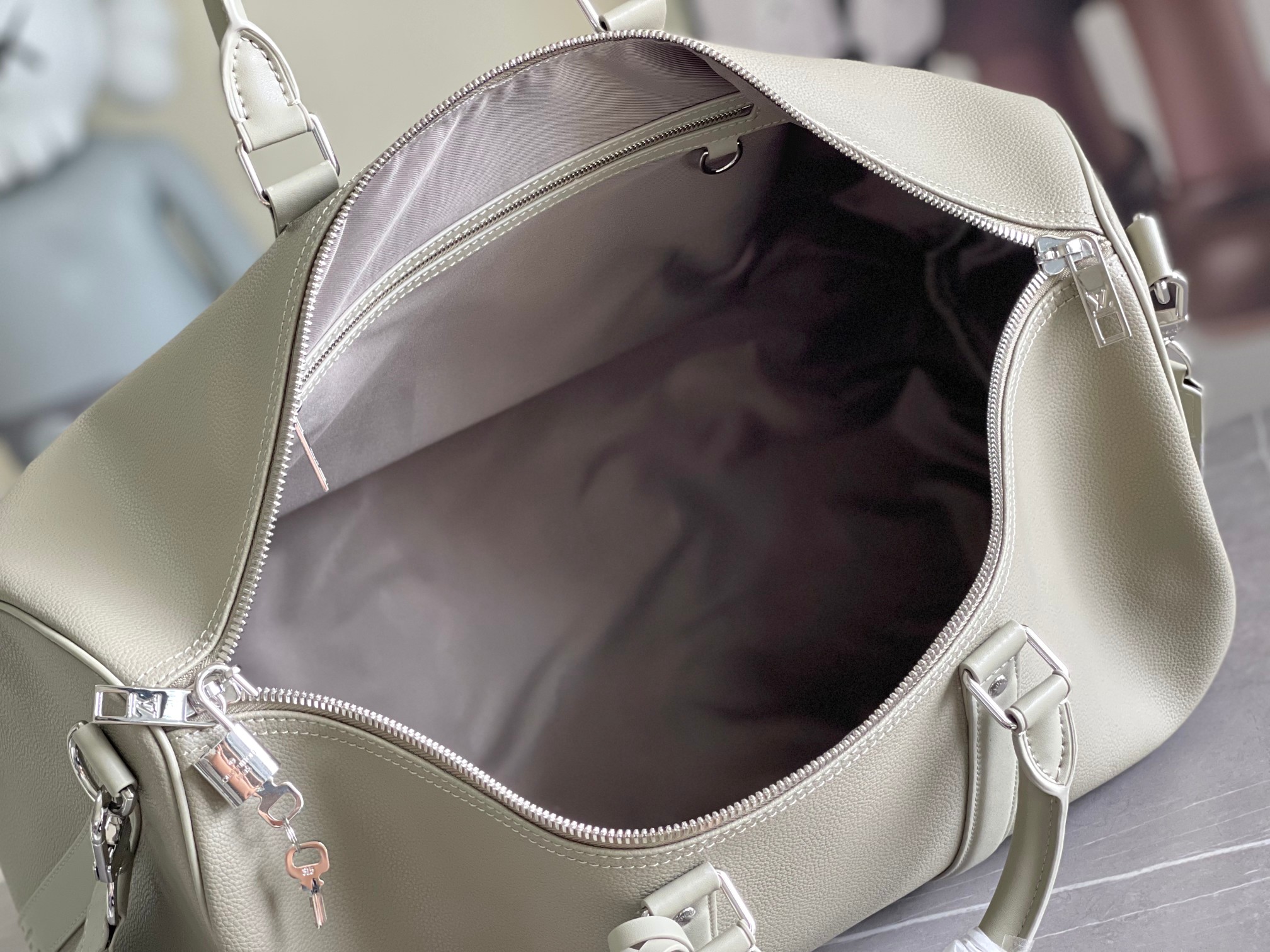 Louis Vuitton Keepall Bandoulière 50 Travel Bag - Image 9