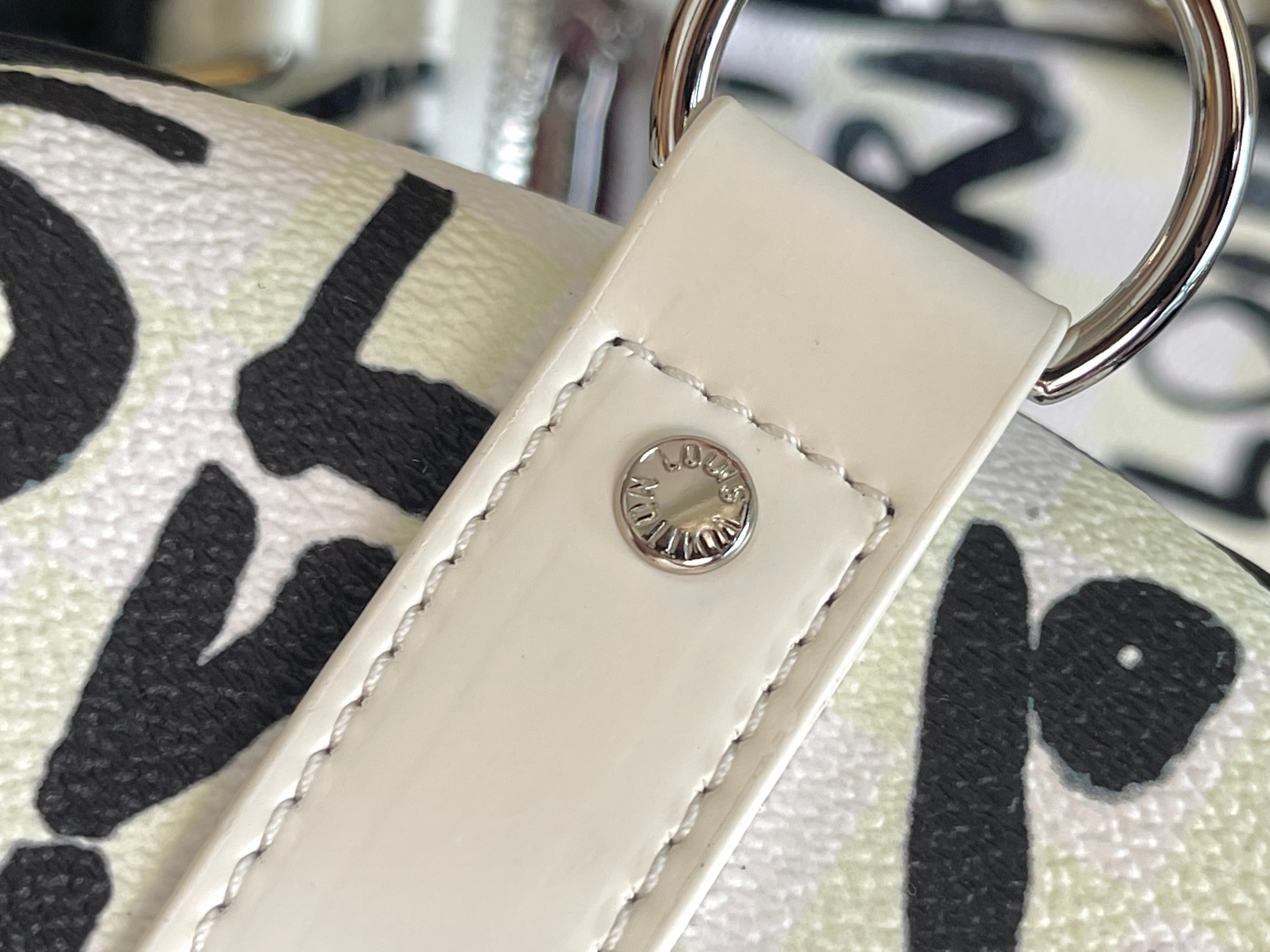 Louis Vuitton Keepall Bandoulière 50 Travel Bag - Image 9