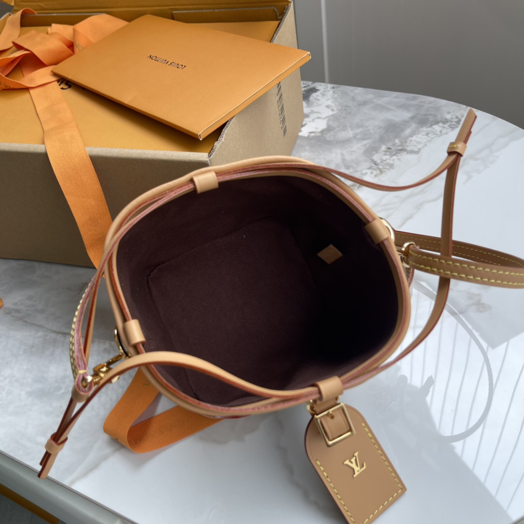 Louis Vuitton Noé Leather Bucket Bag - Image 9