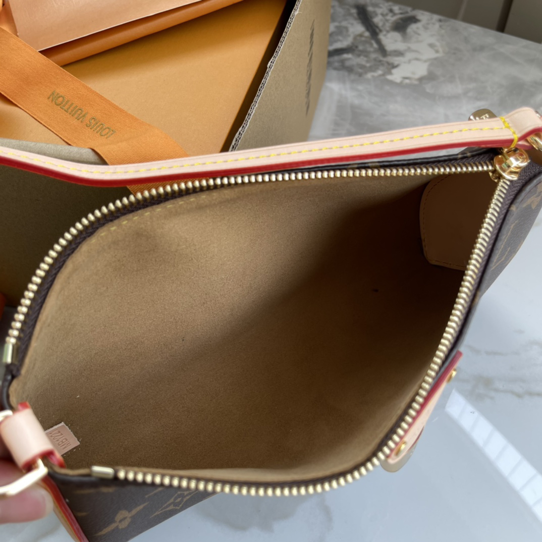 Louis Vuitton Pochette Tirette Monogram Shoulder Bag - Image 9