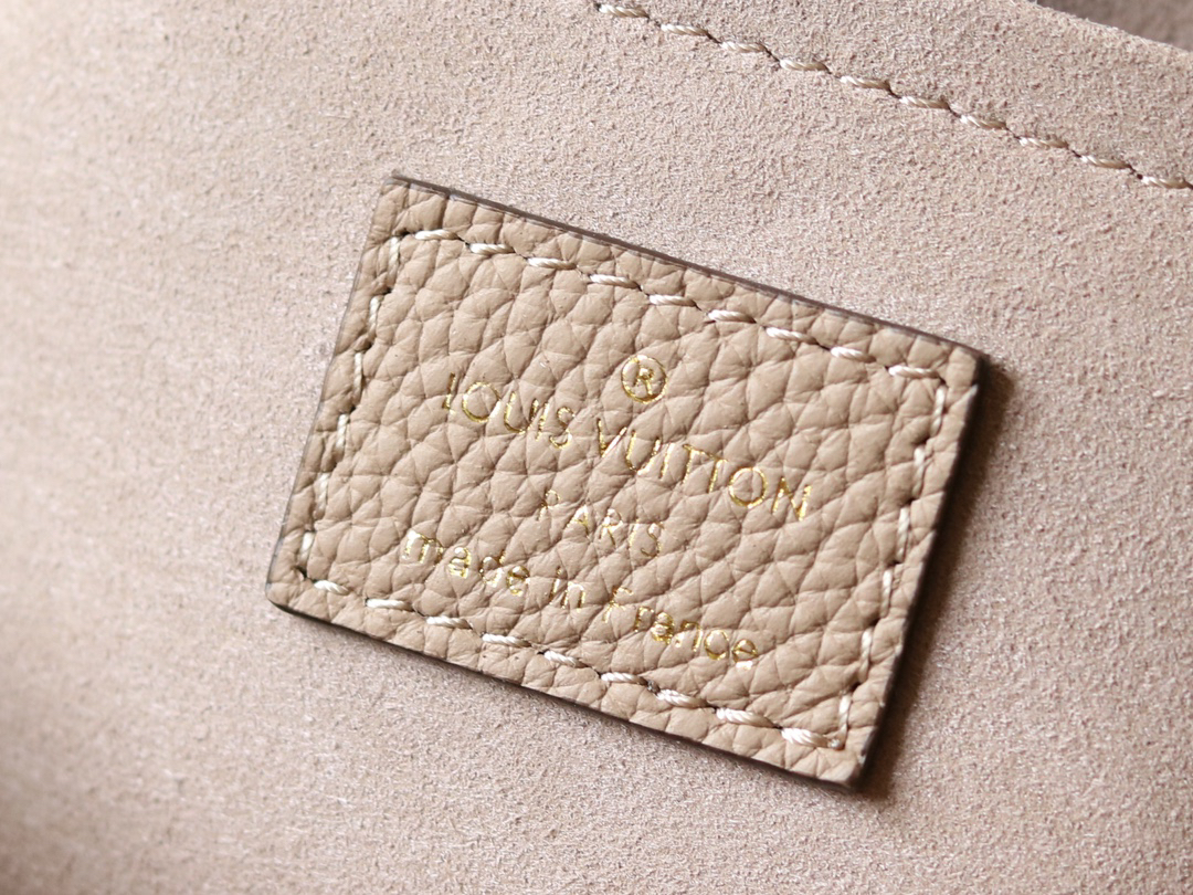 Louis Vuitton OnTheGo Small Tote Bag in Giant Monogram Leather - Image 9