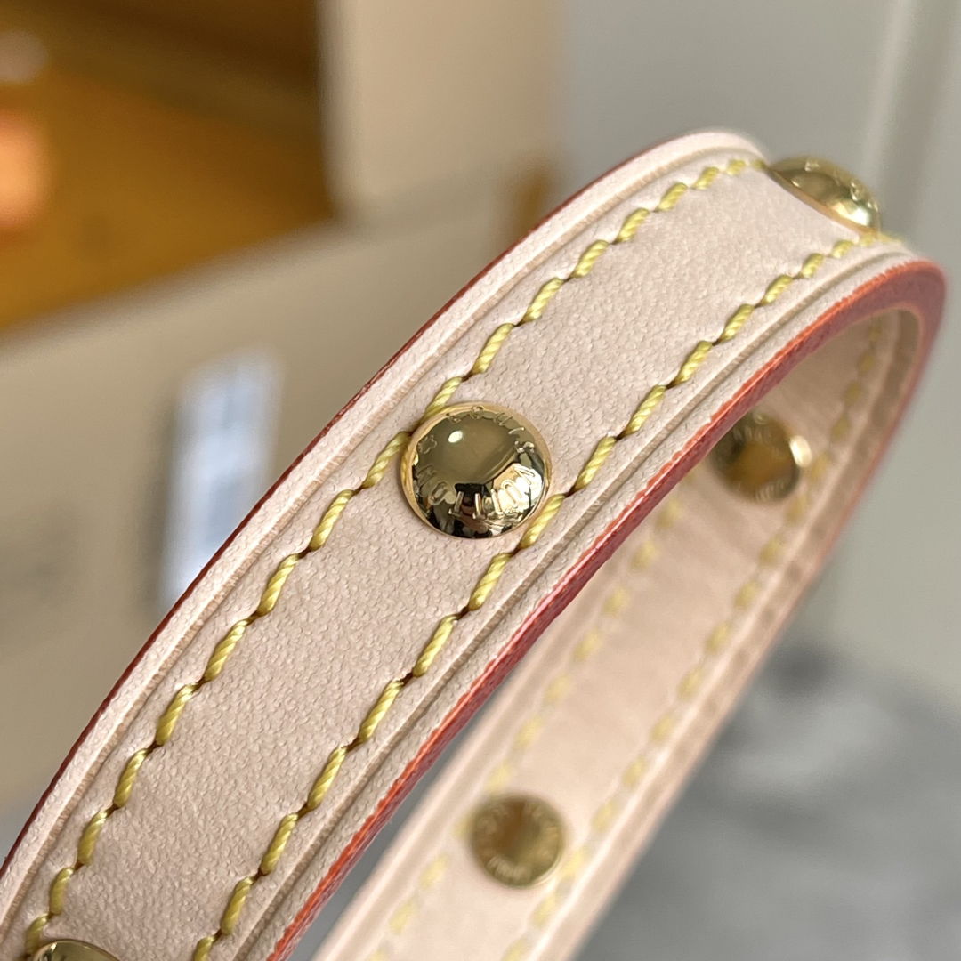 Louis Vuitton Sunset Handbag in Monogram Denim - Image 9