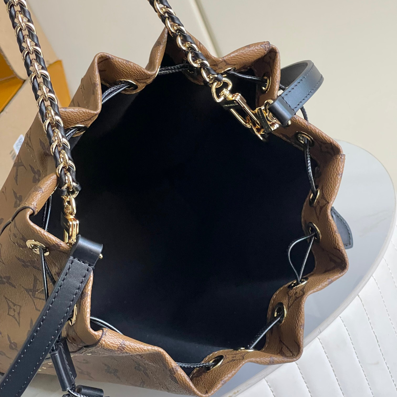 Louis Vuitton Noé Monogram Reverse Canvas Shoulder Bag - Image 9
