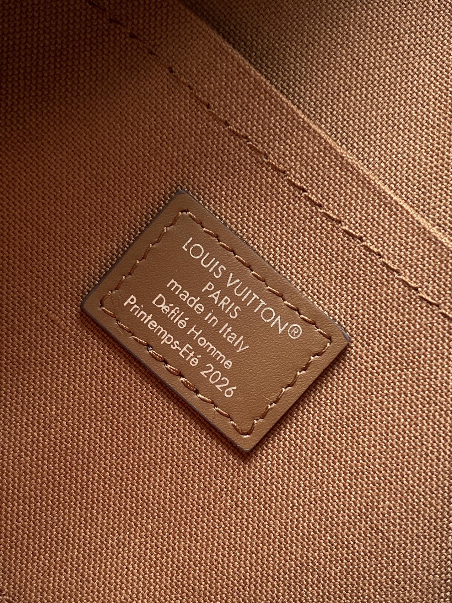 Louis Vuitton Keepall Bandoulière 25 Monogram Surfin' Travel Bag - Image 9