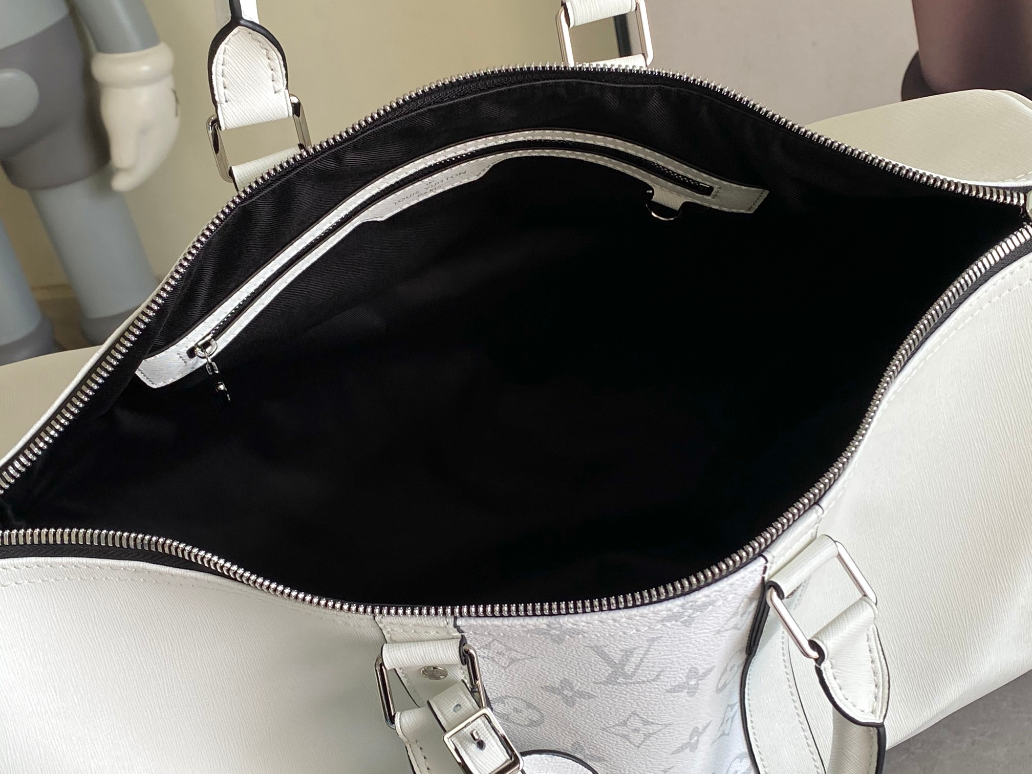 Louis Vuitton Taigarama Keepall Travel Bag M27792 / M30885 - White - Image 9