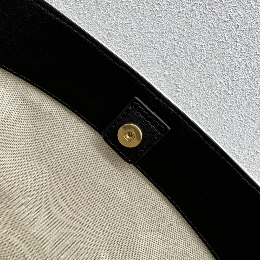 Celine CUIR Bucket Bag with Triomphe Logo - Image 9