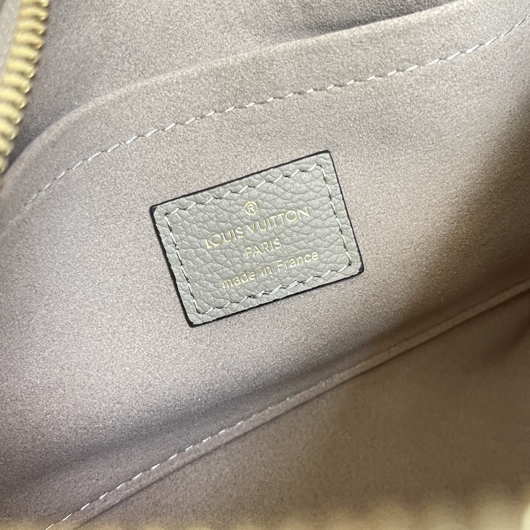 Louis Vuitton OnTheGo Small Handbag in Giant Monogram Leather - Image 9