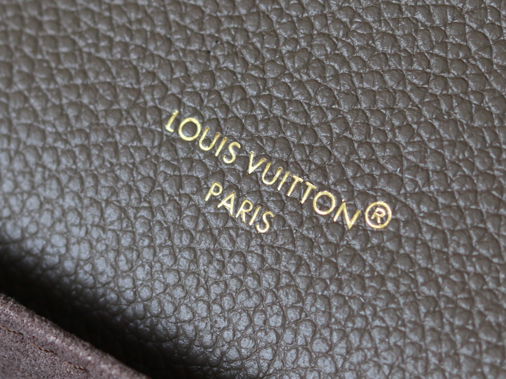 Louis Vuitton Pochette Métis East West Handbag in Smoke Monogram Empreinte Leather - Image 9
