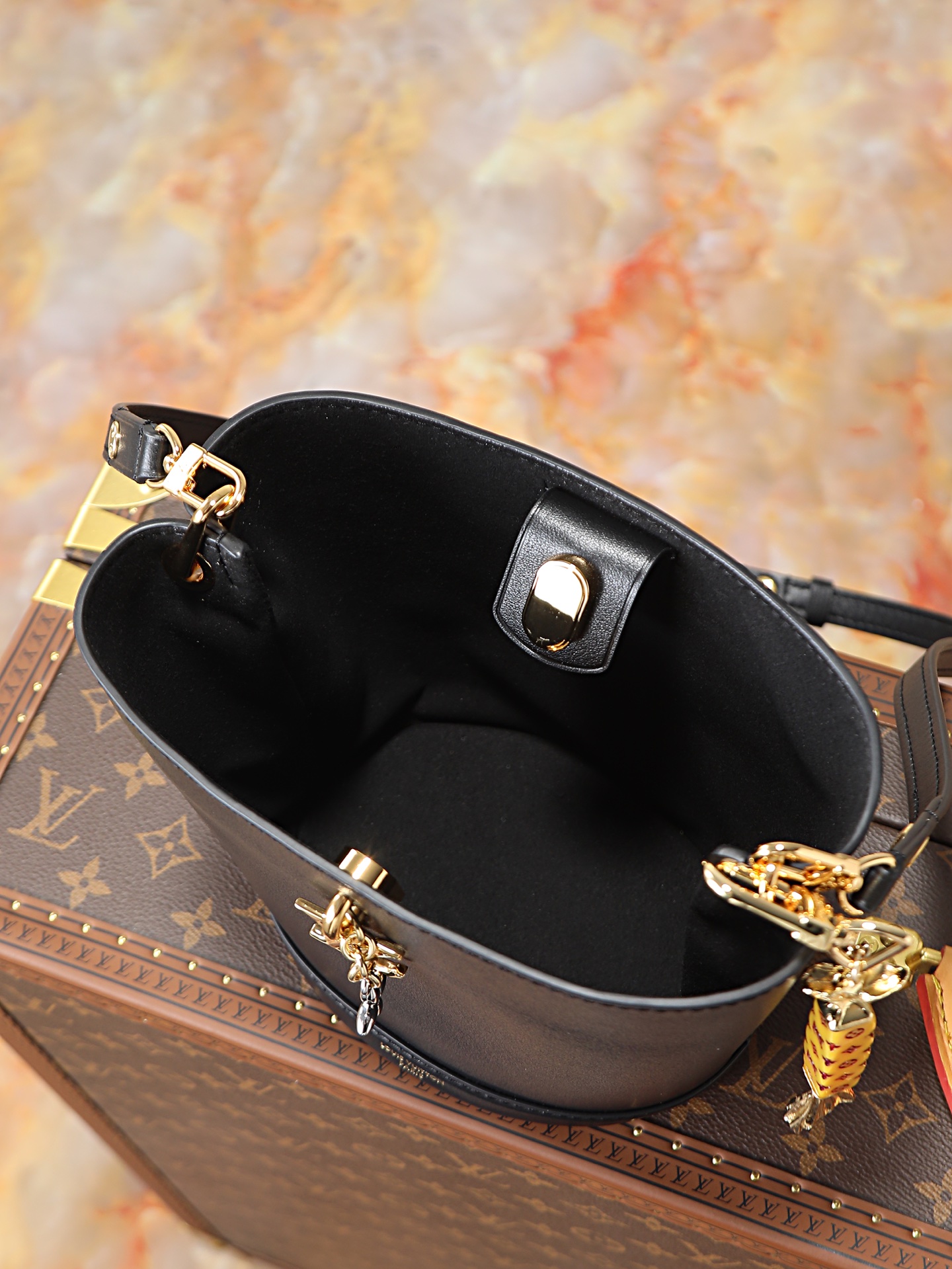 Louis Vuitton LV Bloom Mini Hobo Bag - Image 9