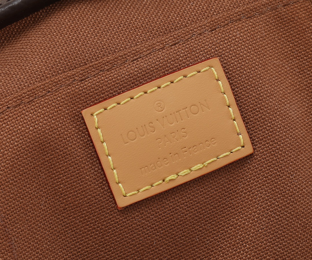 Louis Vuitton Petit Sac Plat Crossbody Bag - Image 9