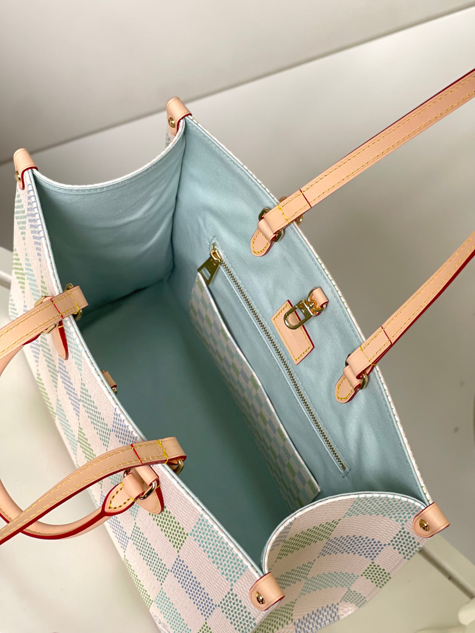 Louis Vuitton OnTheGo Medium Tote Bag in Monogram Checkerboard Canvas - Image 9
