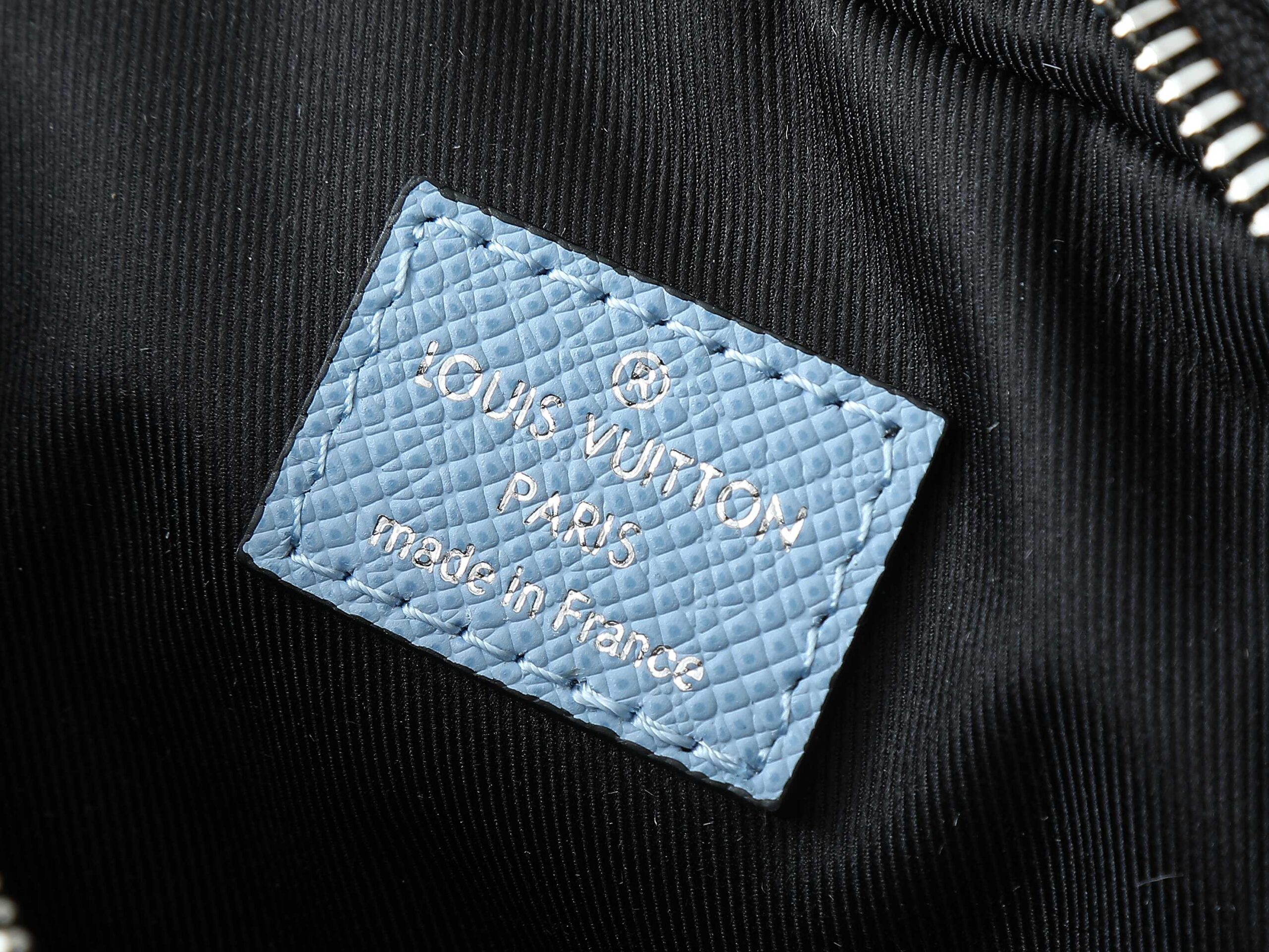 Louis Vuitton Alpha Messenger Bag M14073 - Image 9