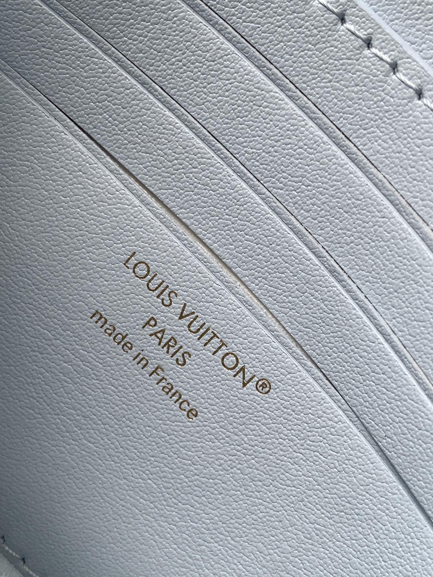 Louis Vuitton LV Bloom Wallet On Chain - Image 9