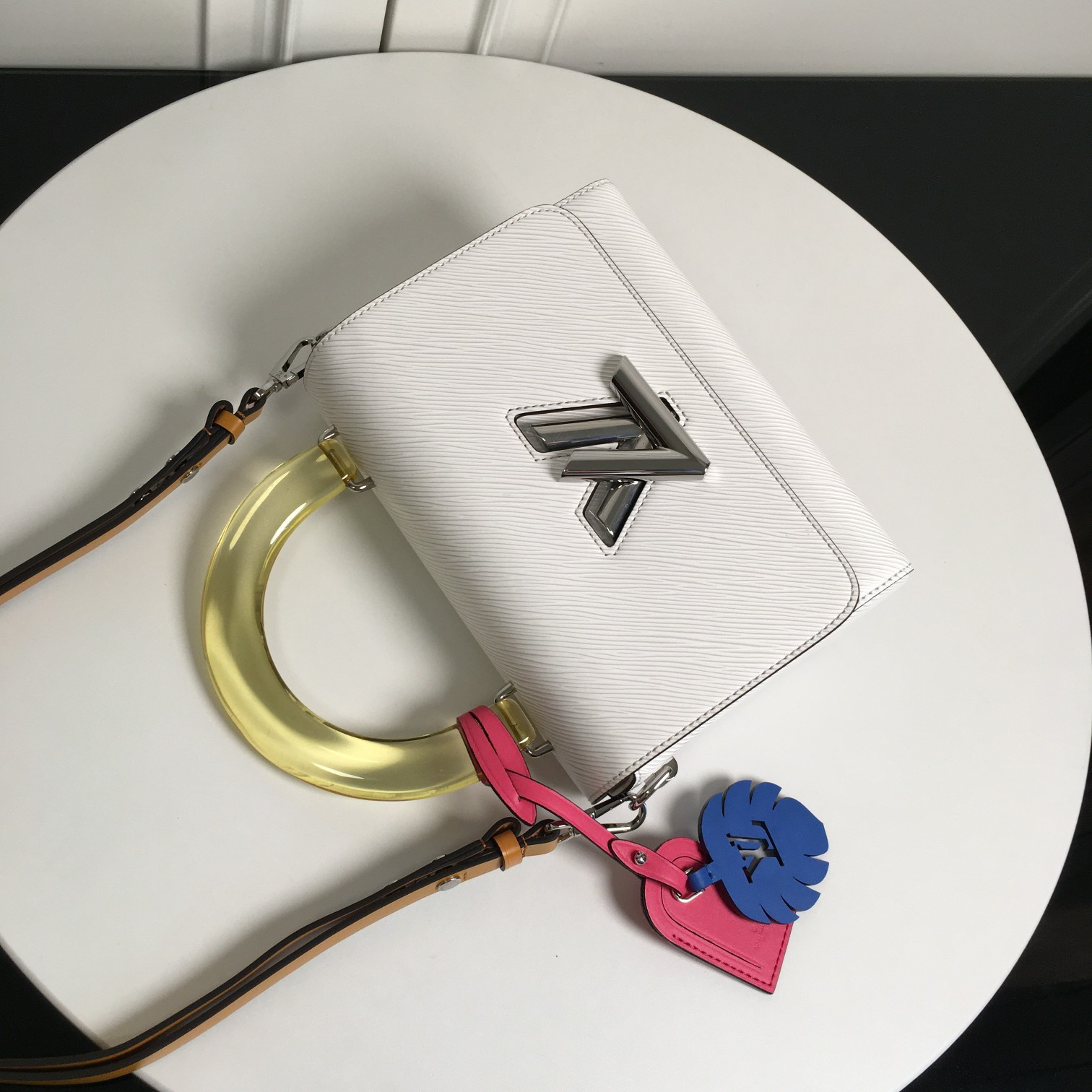 Louis Vuitton Twist Medium Handbag in White Epi Leather - Image 9