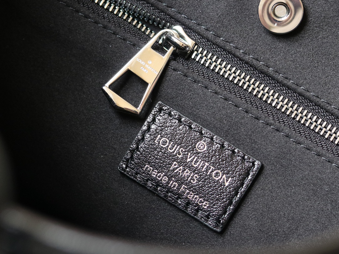 Louis Vuitton CarryAll Cargo Small Handbag - Image 9