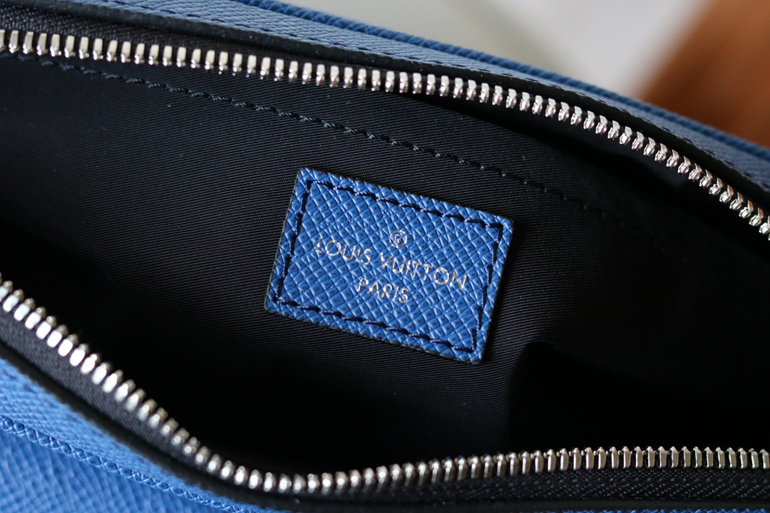 Louis Vuitton Outdoor Messenger Bag M30233/M30242 - Image 9