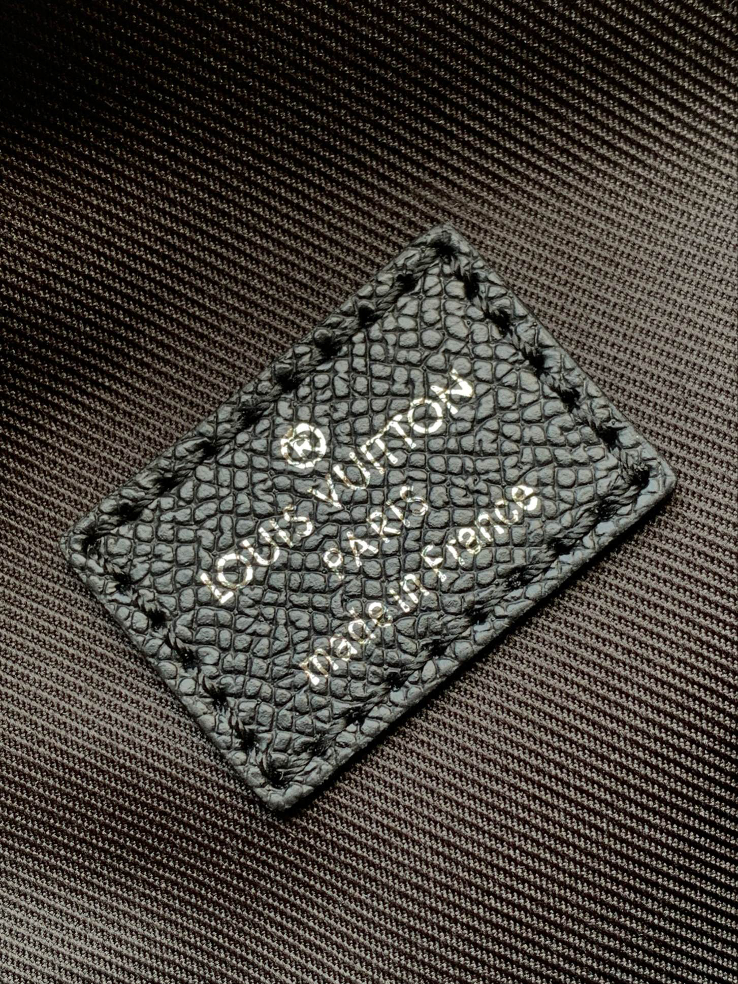 Louis Vuitton Avenue Shoulder Bag in Damier Graphite Canvas - Image 9