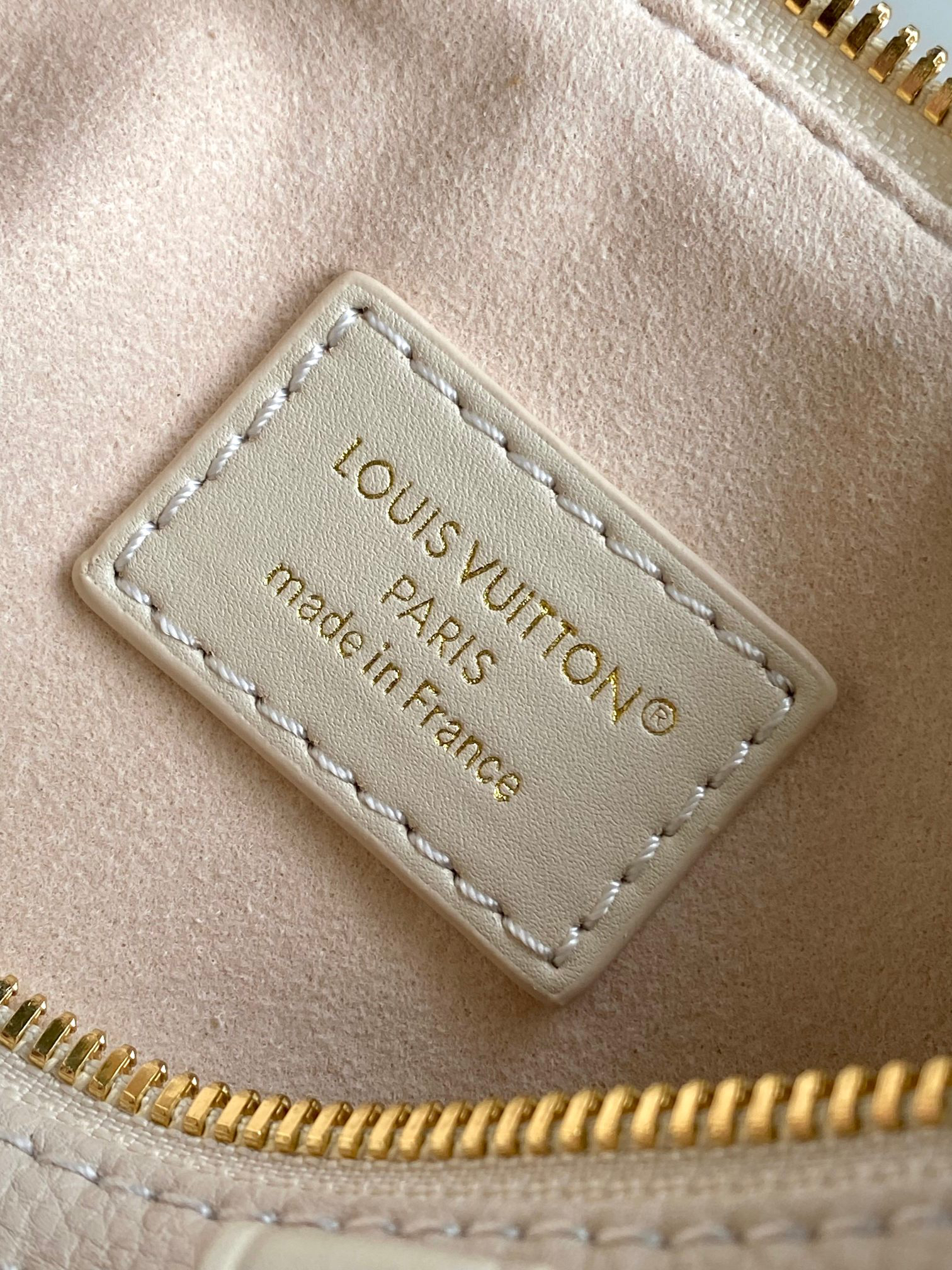Louis Vuitton Nano Speedy Handbag M25591 in White Gradient - Image 9