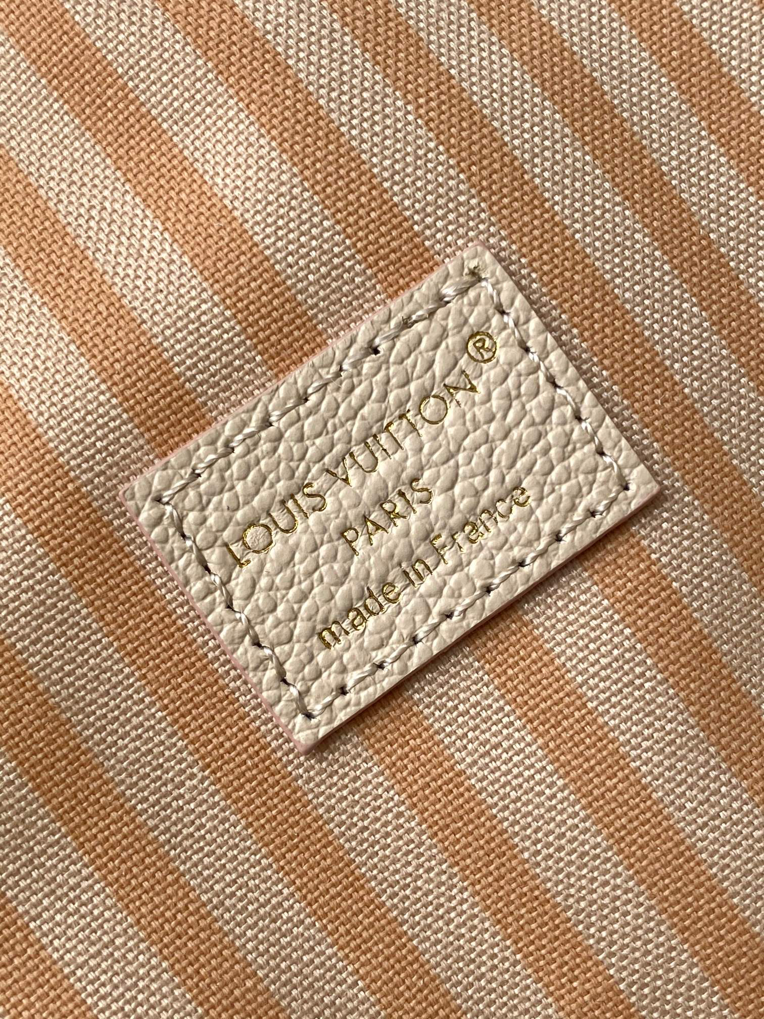 Louis Vuitton NéoNoé MM Handbag in Monogram Empreinte Leather - Image 9