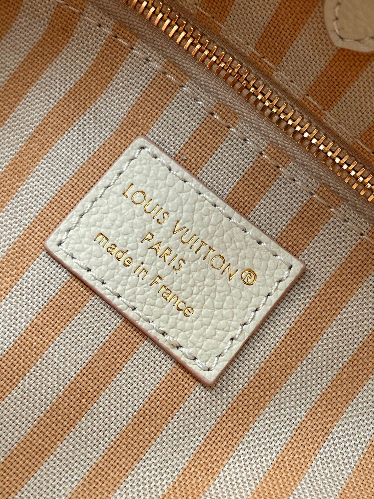 Louis Vuitton OnTheGo Small Tote Bag M14403 in Beige Monogram Empreinte Leather - Image 9