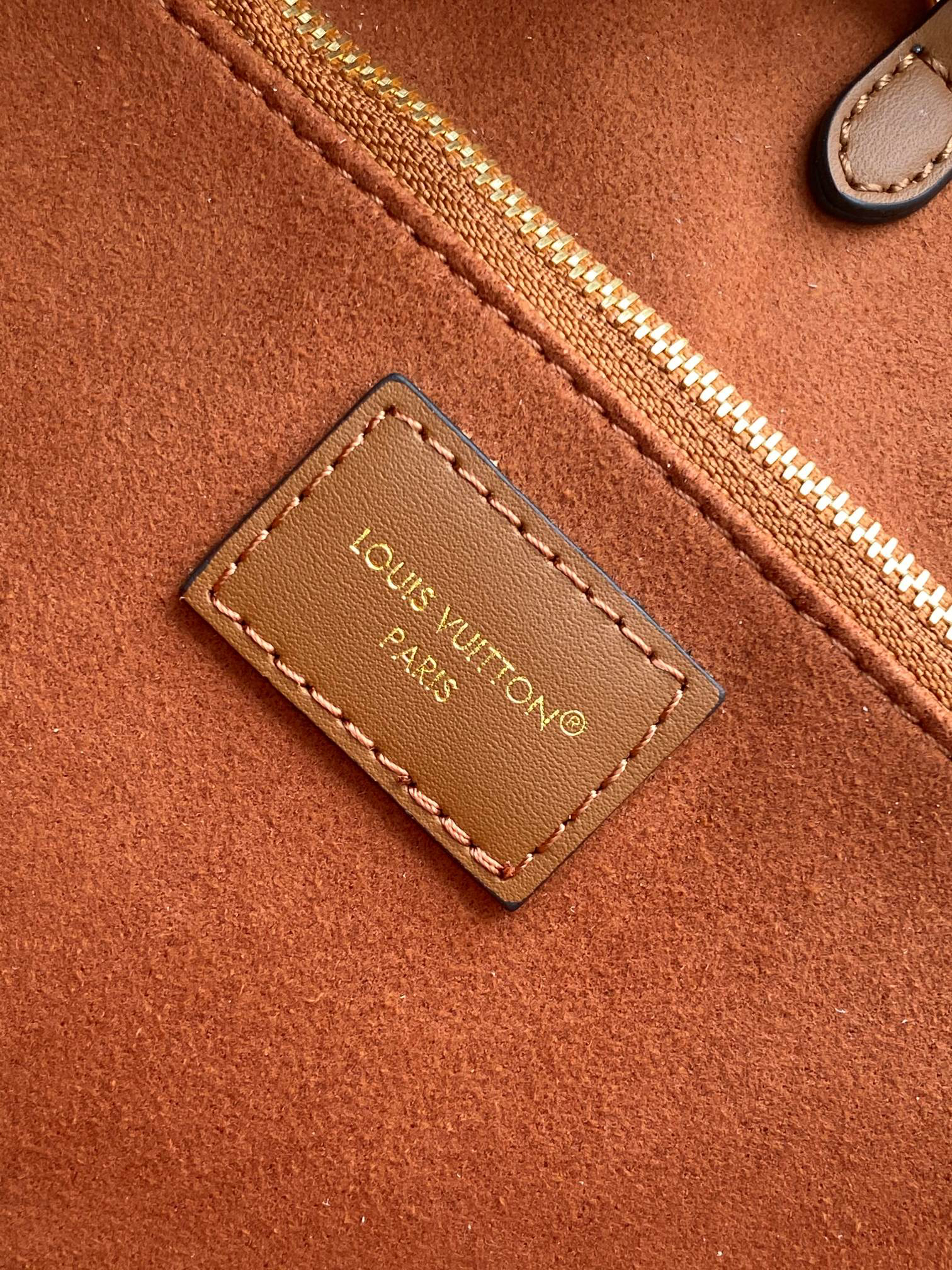 Louis Vuitton OnTheGo Organizer Tote Bag M14235 - Image 9