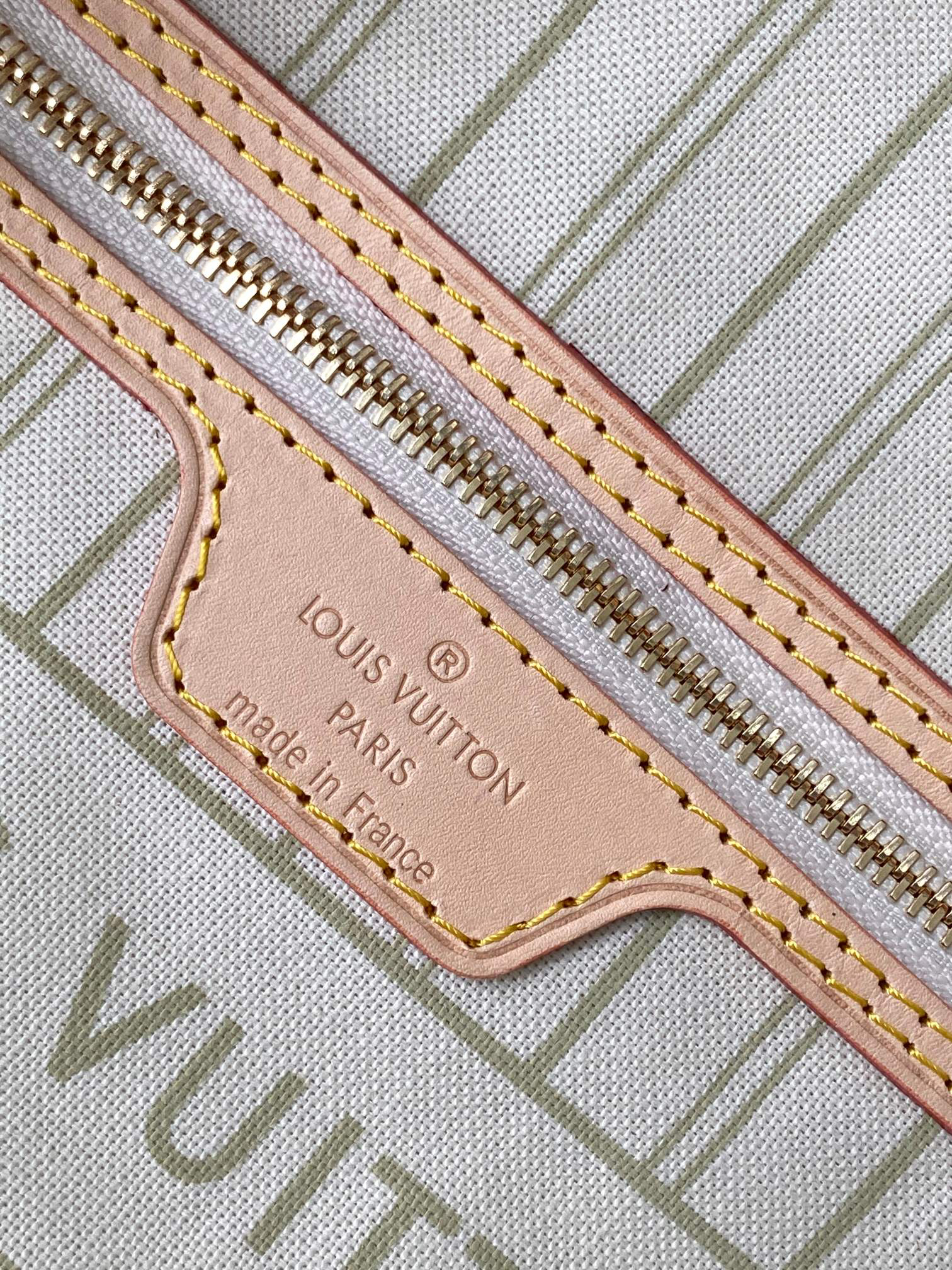 Louis Vuitton Neverfull Small Tote Bag in Damier Ebene Canvas - Image 9