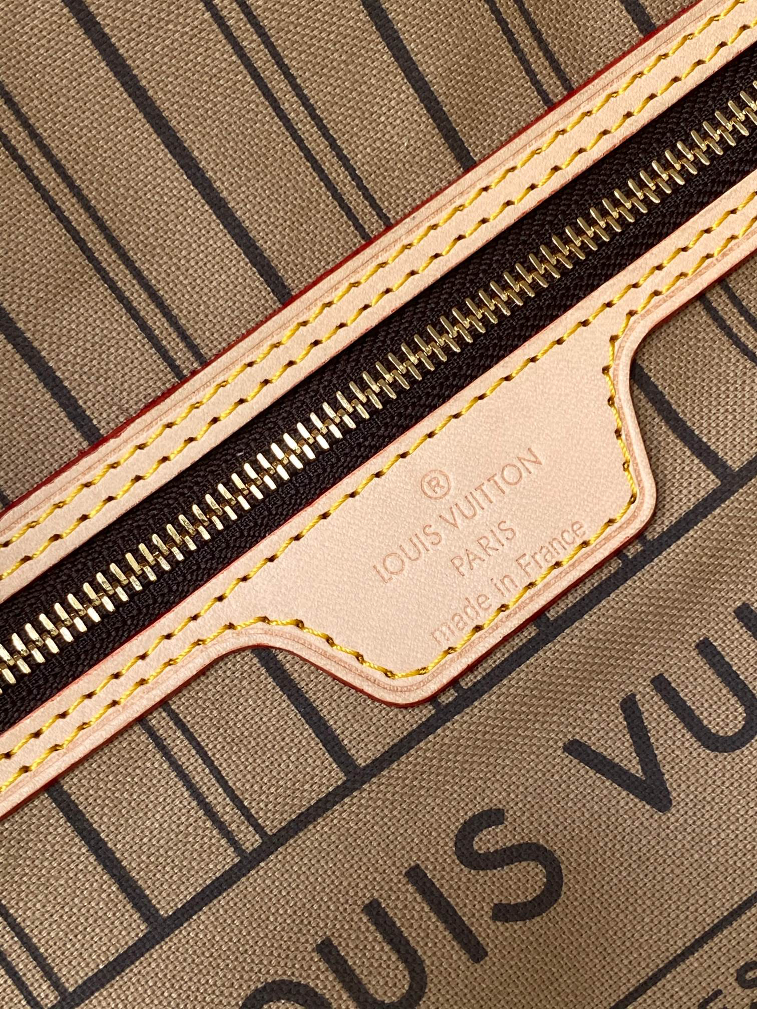 Louis Vuitton Neverfull Small Tote Bag in Damier Ebene Canvas - Image 9