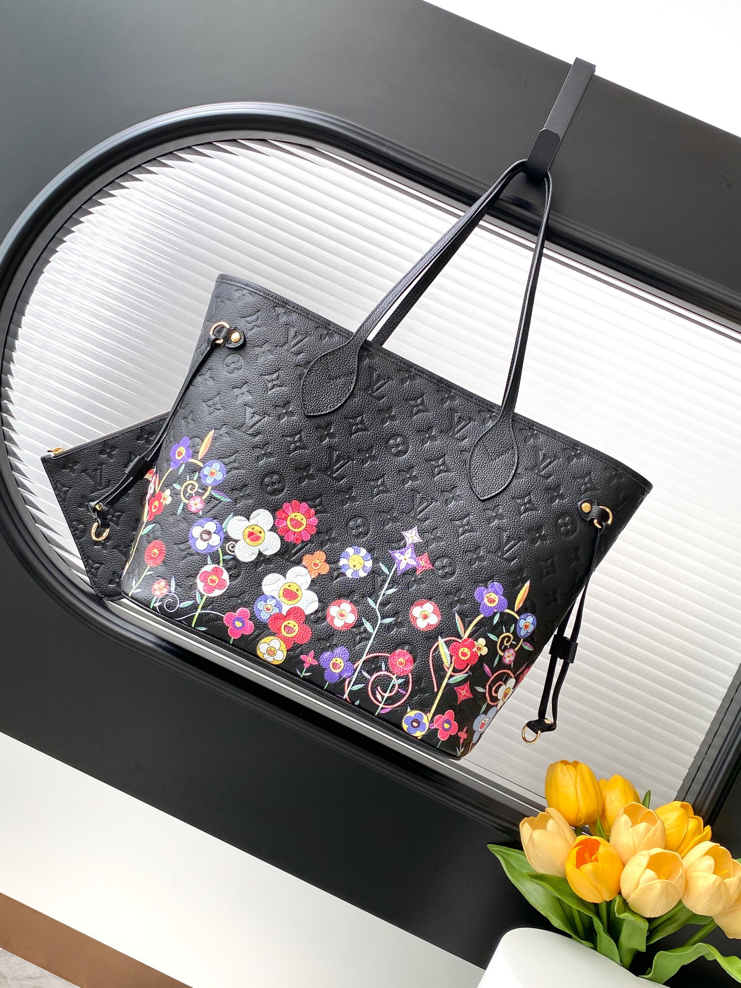 Louis Vuitton Neverfull Medium Shopping Tote - Image 9