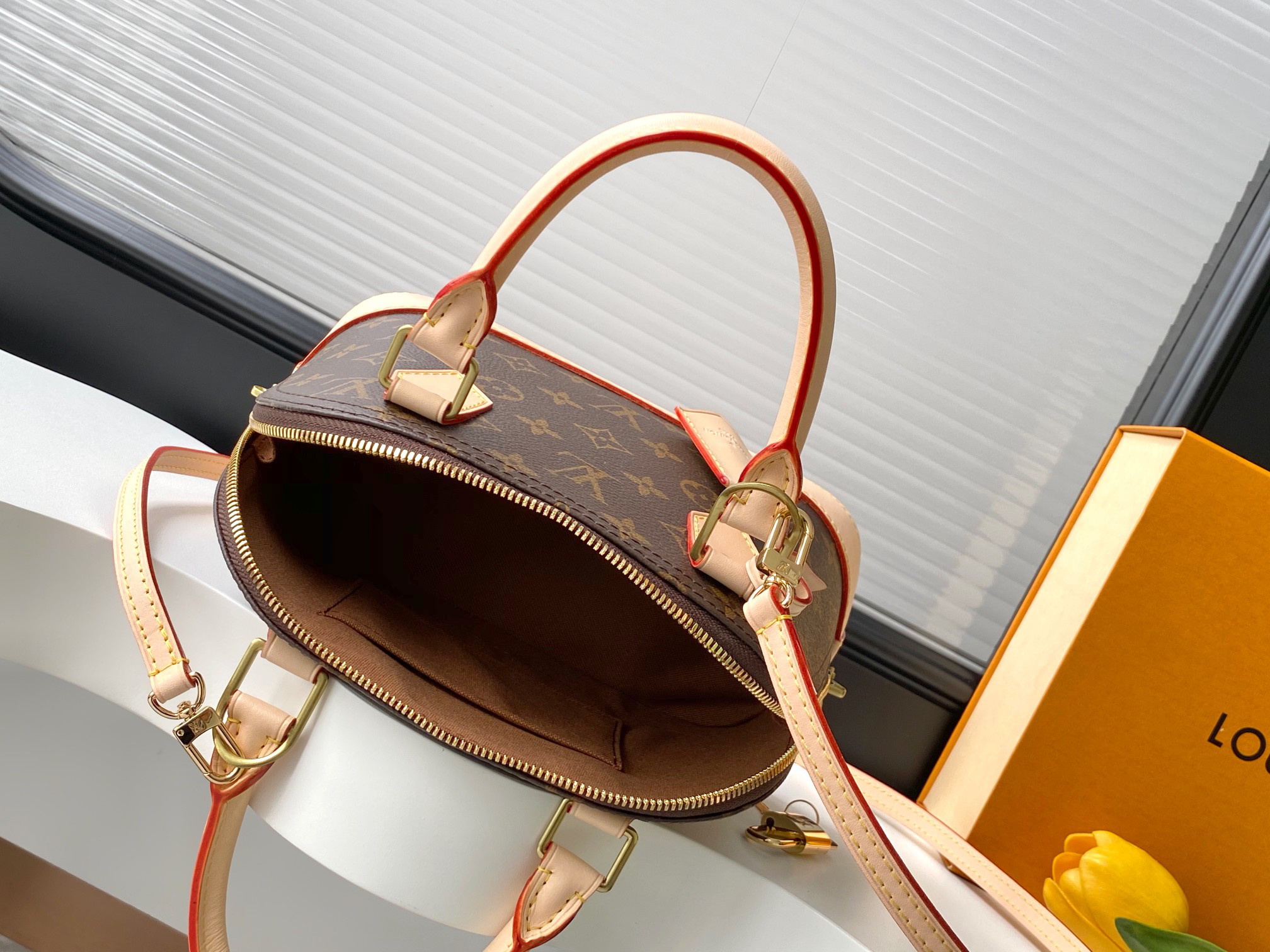 Louis Vuitton Alma Handbag - Image 9