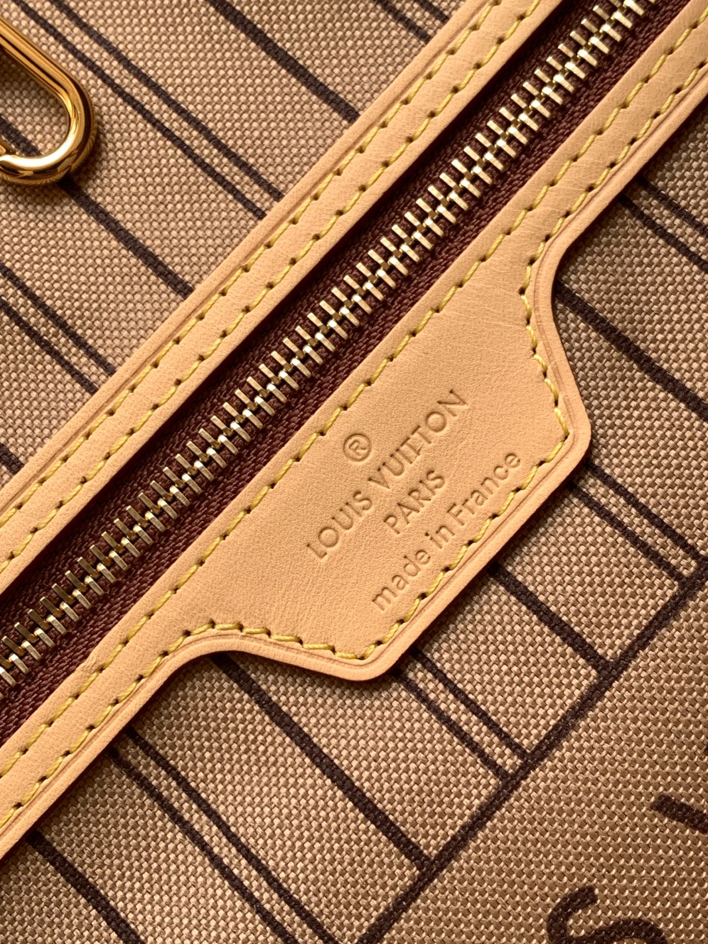 Louis Vuitton Neverfull MM Monogram Canvas Tote Bag - Image 9