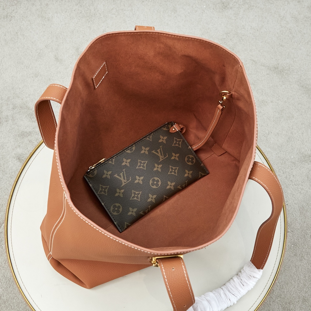 Saint Laurent Low Key Cabas Medium Tote Bag - Image 9