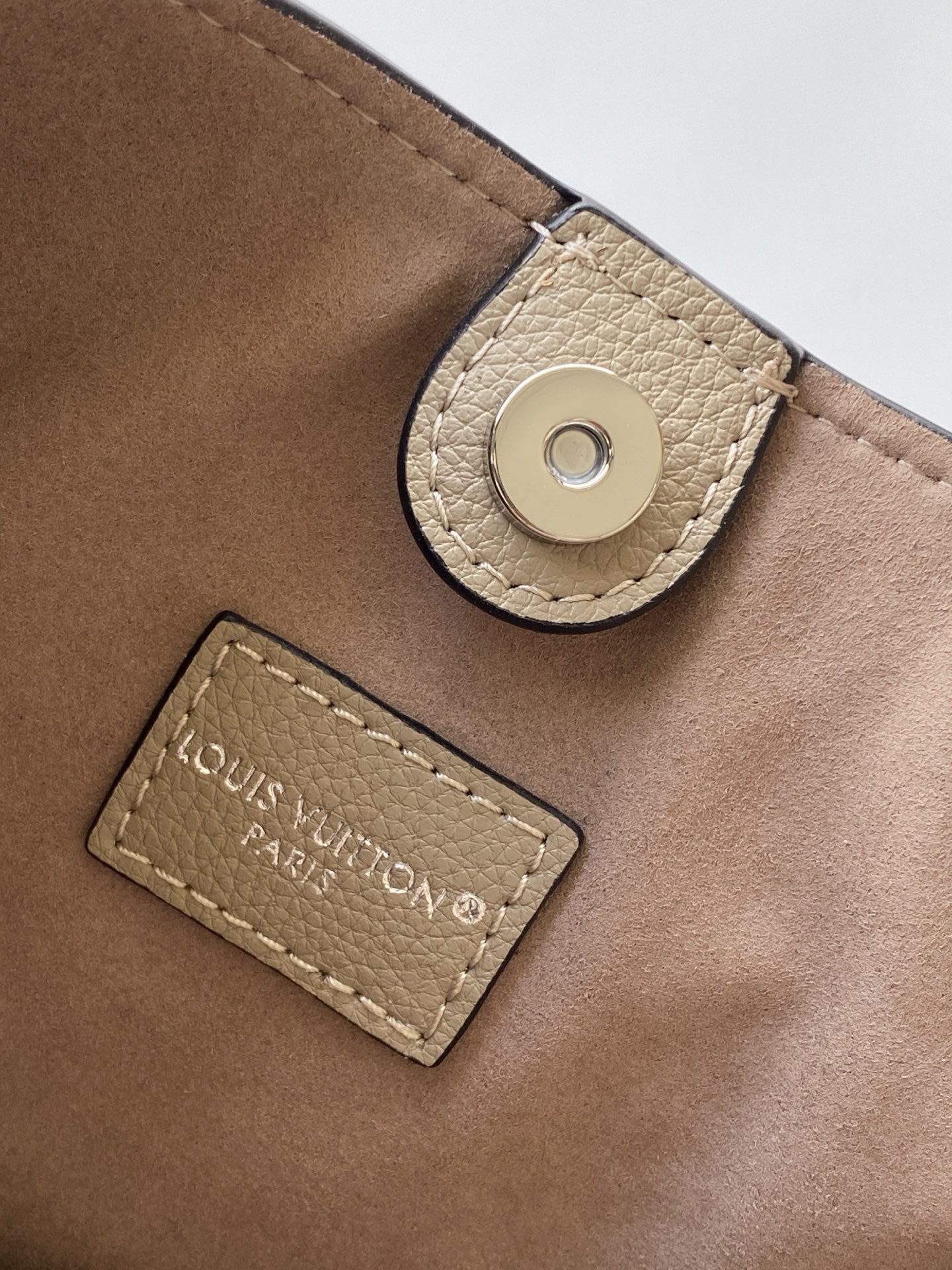 Louis Vuitton All Around Medium Handbag M14617/M14618 - Image 9
