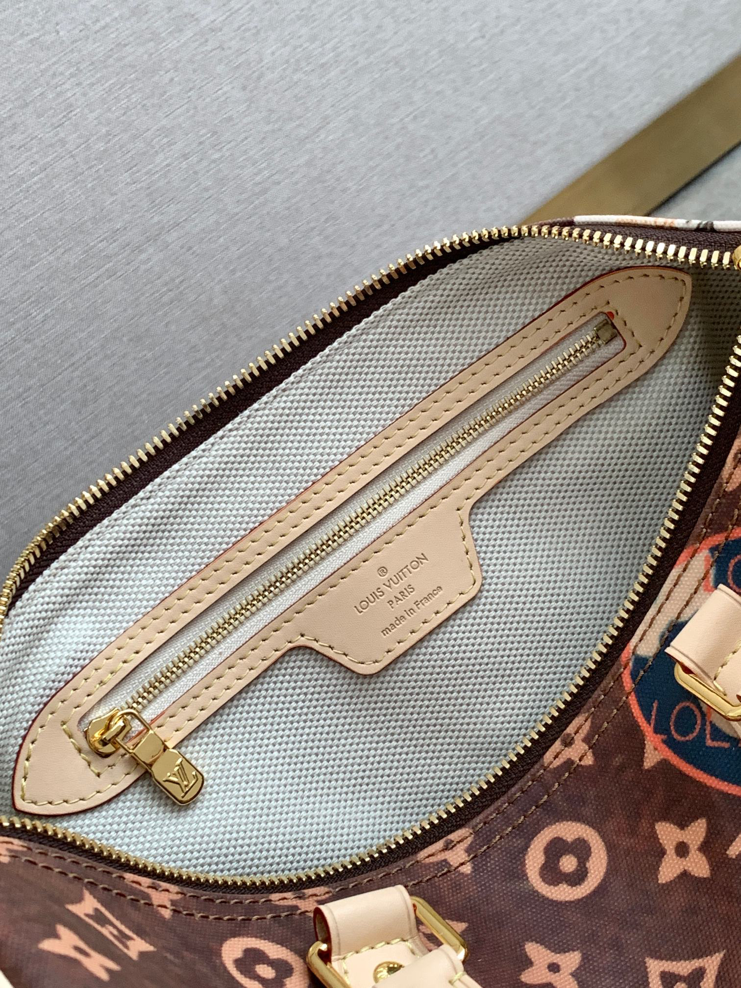 Louis Vuitton Speedy Bandoulière 30 Crossbody Handbag - Image 9