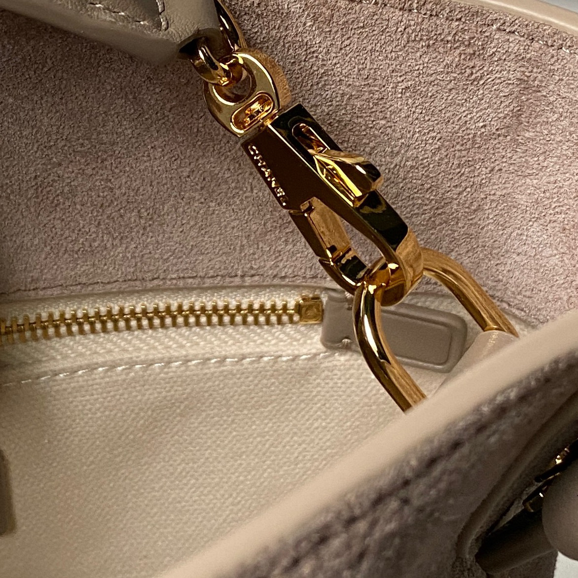 Chanel 26S Deer Leather Bucket Bag - Image 9